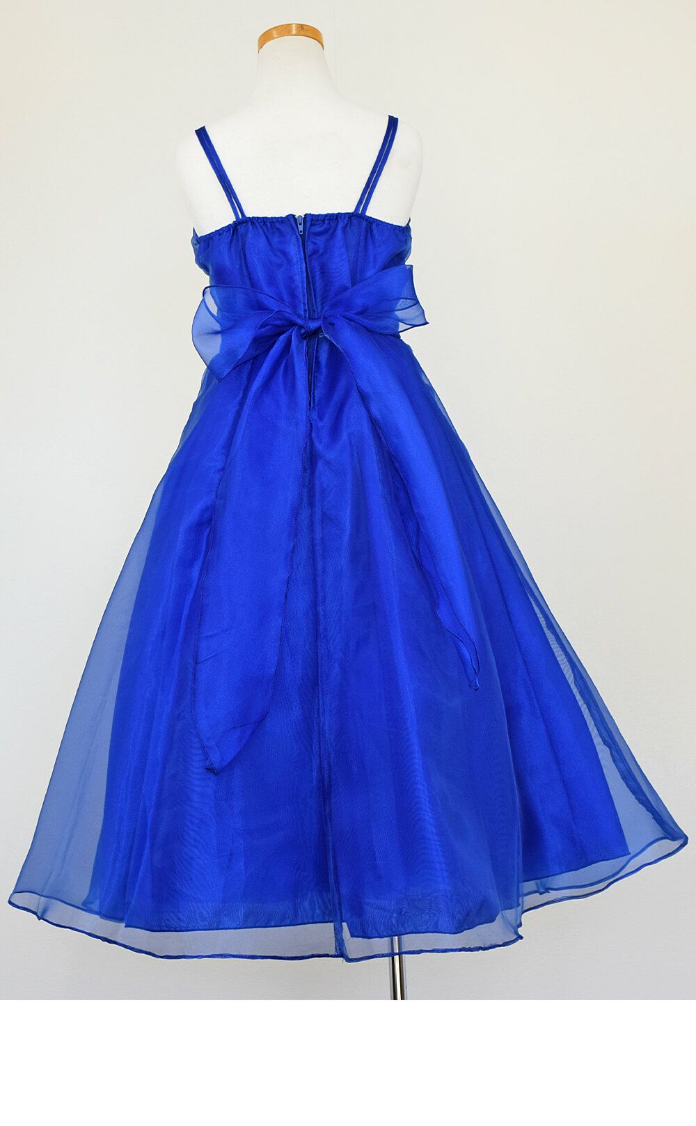 ピアノ発表会や結婚式にぴったりのブルーカラーの女の子用キッズドレス。シンプルで美しいシルエットが魅力のAngel's Closetの子供ドレス レンタル商品（【レンタル】ビーズ＆オーガンジーAラインドレス(HC801)ロイヤルブルー）｜画像5