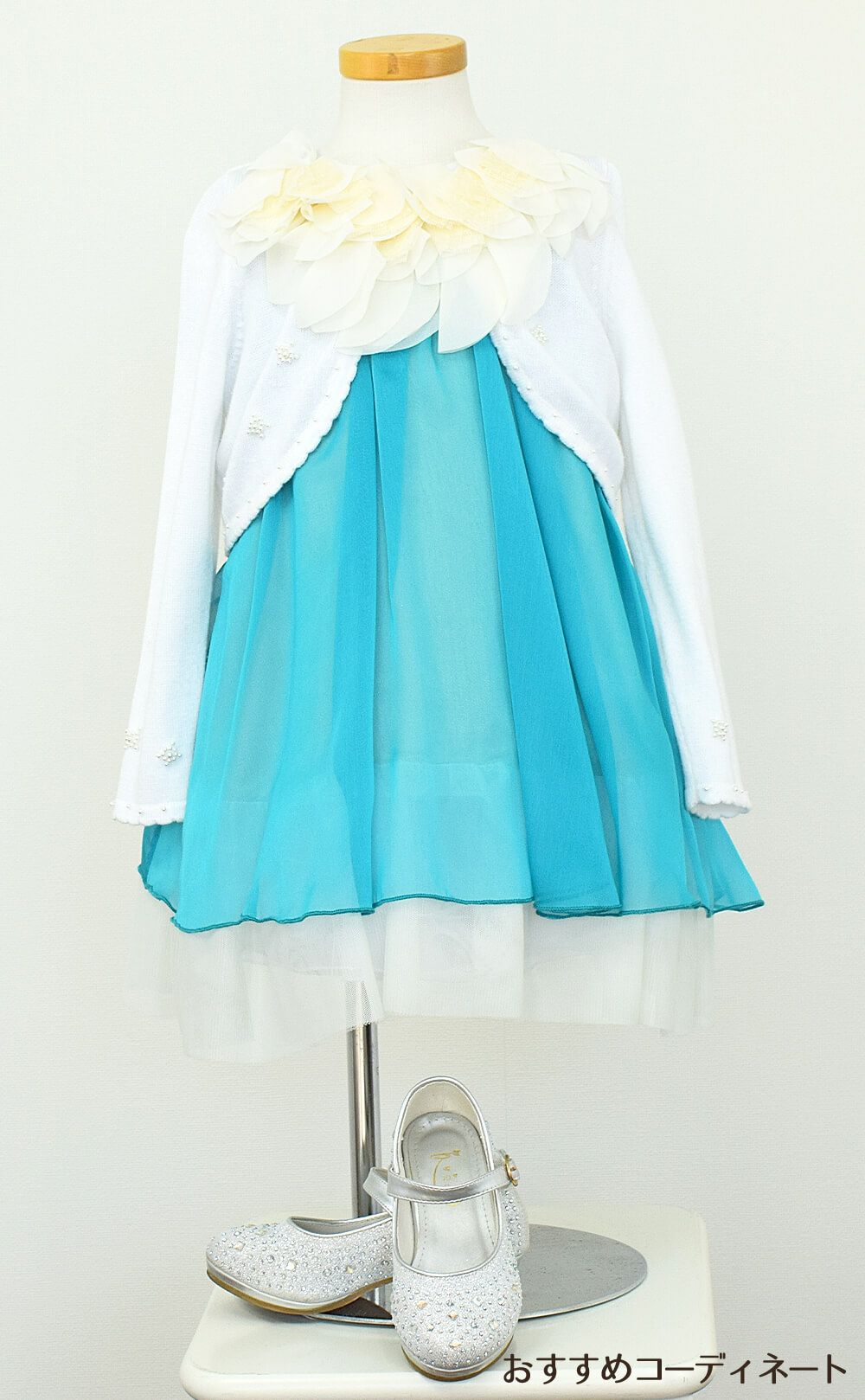 ピアノ発表会や結婚式にぴったりのカラーの女の子用キッズドレス。シンプルで美しいシルエットが魅力のAngel's Closetの子供ドレス レンタル商品（【レンタル】シフォンフラワーAラインドレス(KD284)アクア）｜画像10