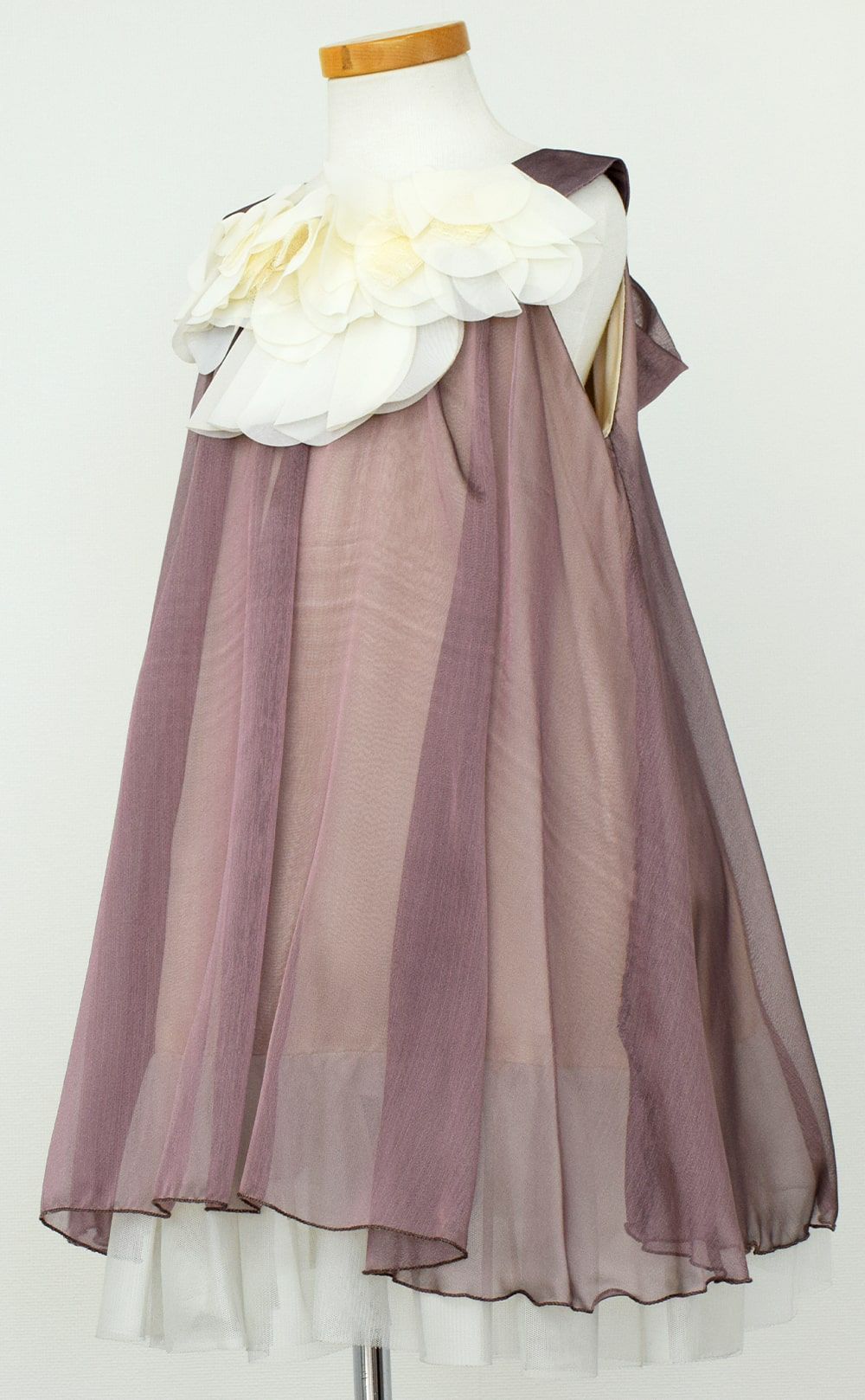 ピアノ発表会や結婚式にぴったりのカラーの女の子用キッズドレス。シンプルで美しいシルエットが魅力のAngel's Closetの子供ドレス レンタル商品（【レンタル】シフォンフラワーAラインドレス(KD284)チョコ）｜画像4