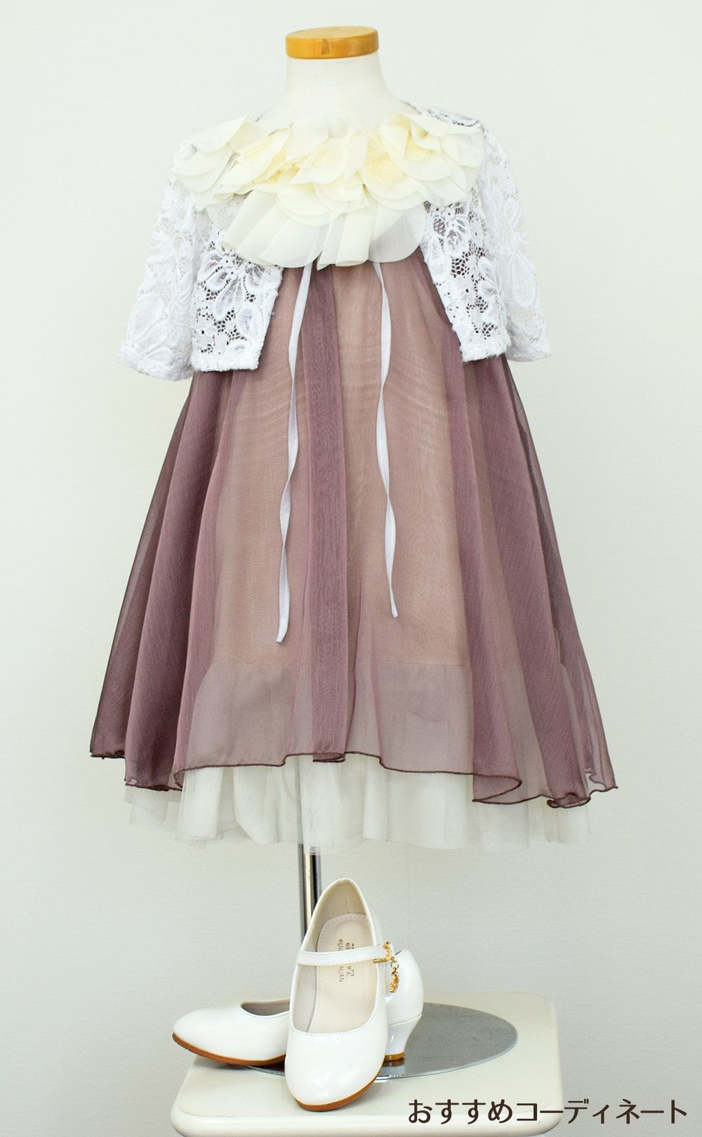 ピアノ発表会や結婚式にぴったりのカラーの女の子用キッズドレス。シンプルで美しいシルエットが魅力のAngel's Closetの子供ドレス レンタル商品（【レンタル】シフォンフラワーAラインドレス(KD284)チョコ）｜画像9