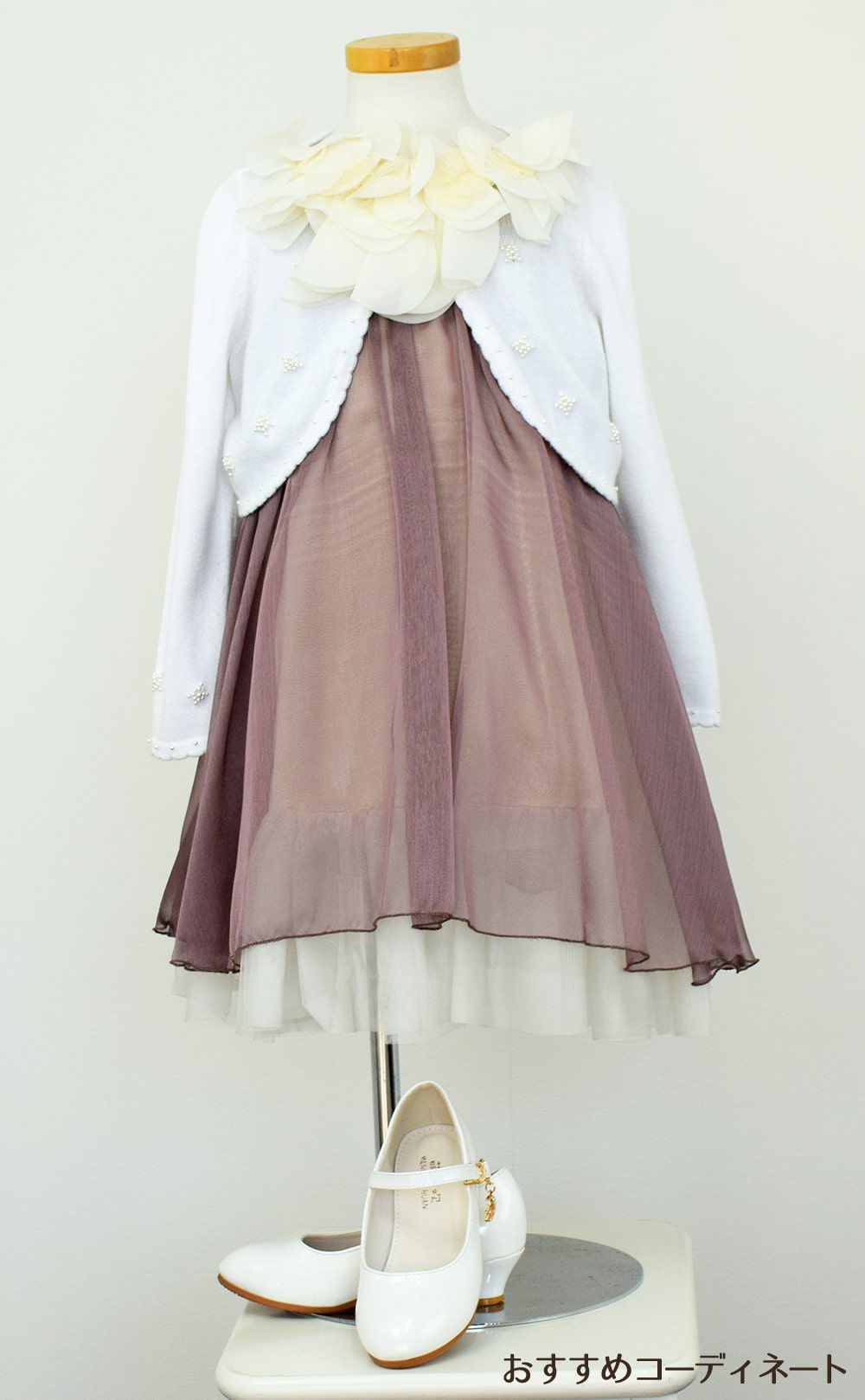 ピアノ発表会や結婚式にぴったりのカラーの女の子用キッズドレス。シンプルで美しいシルエットが魅力のAngel's Closetの子供ドレス レンタル商品（【レンタル】シフォンフラワーAラインドレス(KD284)チョコ）｜画像10