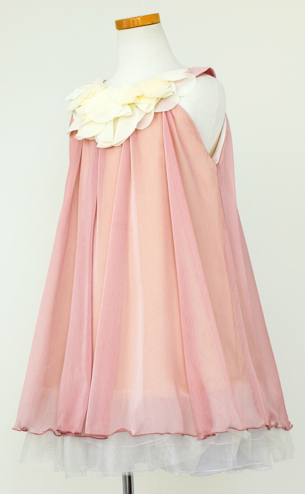 ピアノ発表会や結婚式にぴったりのカラーの女の子用キッズドレス。シンプルで美しいシルエットが魅力のAngel's Closetの子供ドレス レンタル商品（【レンタル】シフォンフラワーAラインドレス(KD284)ダスティローズ）｜画像4