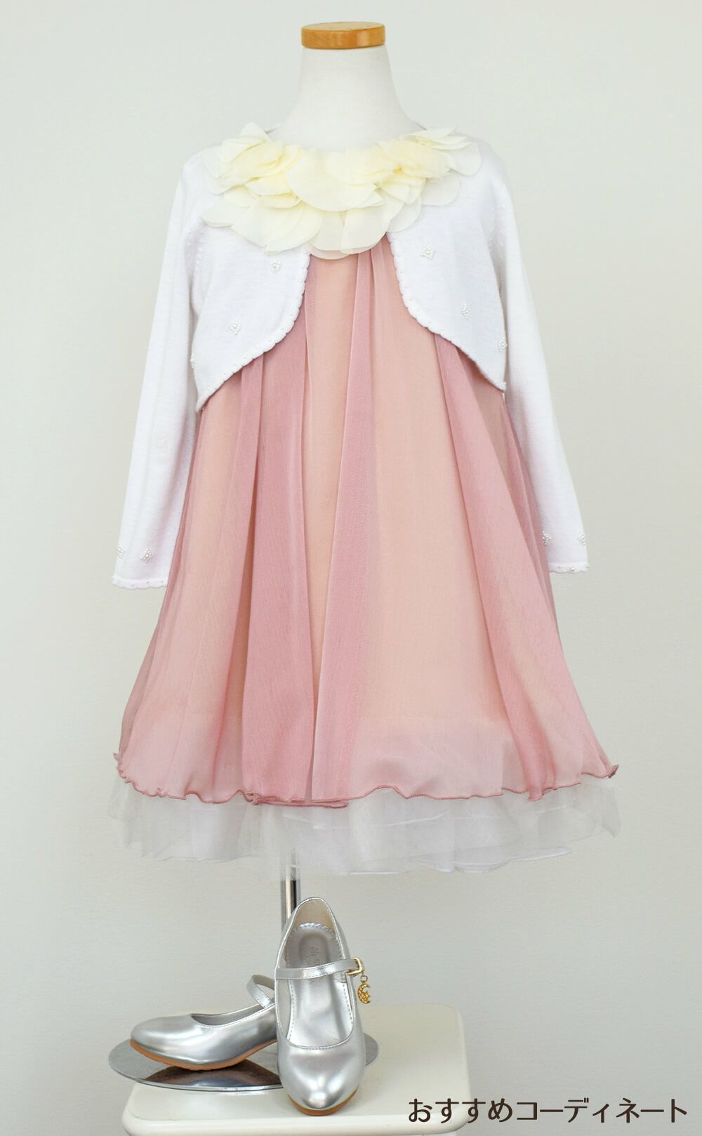 ピアノ発表会や結婚式にぴったりのカラーの女の子用キッズドレス。シンプルで美しいシルエットが魅力のAngel's Closetの子供ドレス レンタル商品（【レンタル】シフォンフラワーAラインドレス(KD284)ダスティローズ）｜画像10