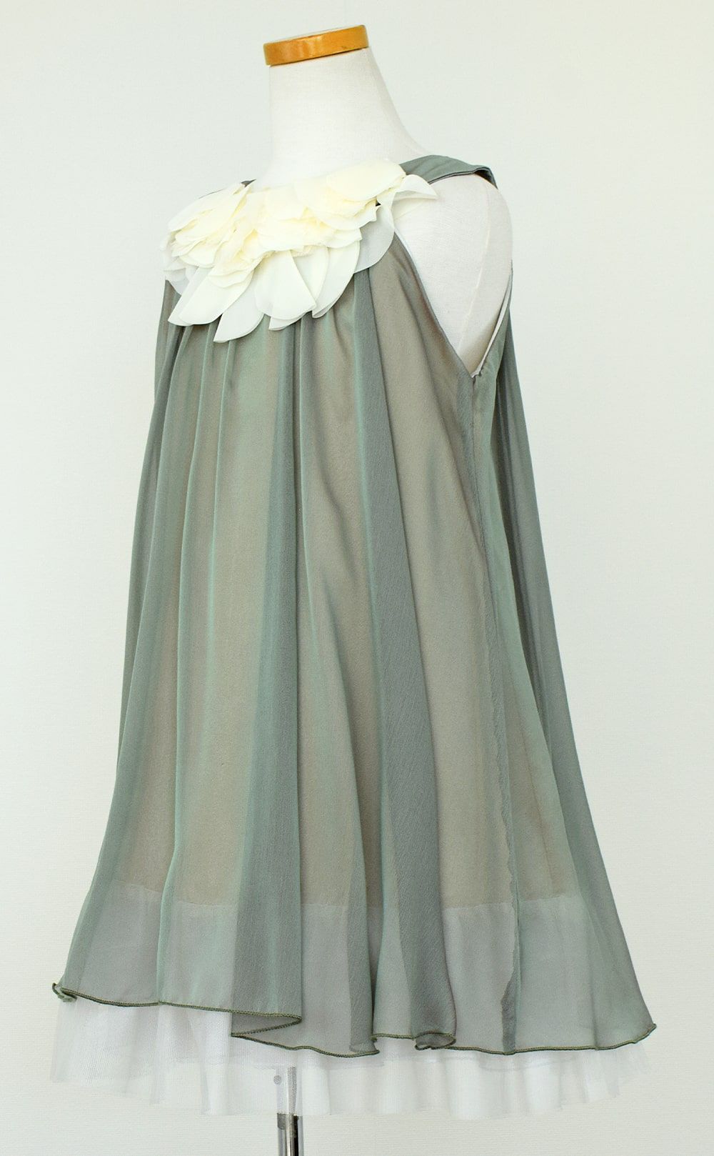 ピアノ発表会や結婚式にぴったりのカラーの女の子用キッズドレス。シンプルで美しいシルエットが魅力のAngel's Closetの子供ドレス レンタル商品（【レンタル】シフォンフラワーAラインドレス(KD284)セージ）｜画像4