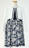 特別な日にぴったりのネイビーカラーの男の子用フォーマルスーツ。シンプルで美しいシルエットが魅力のAngel's Closetの子供フォーマル レンタル商品（【レンタル】ホワイトボレロ花柄アンサンブルスーツセット(AST337901)ネイビー）｜画像3