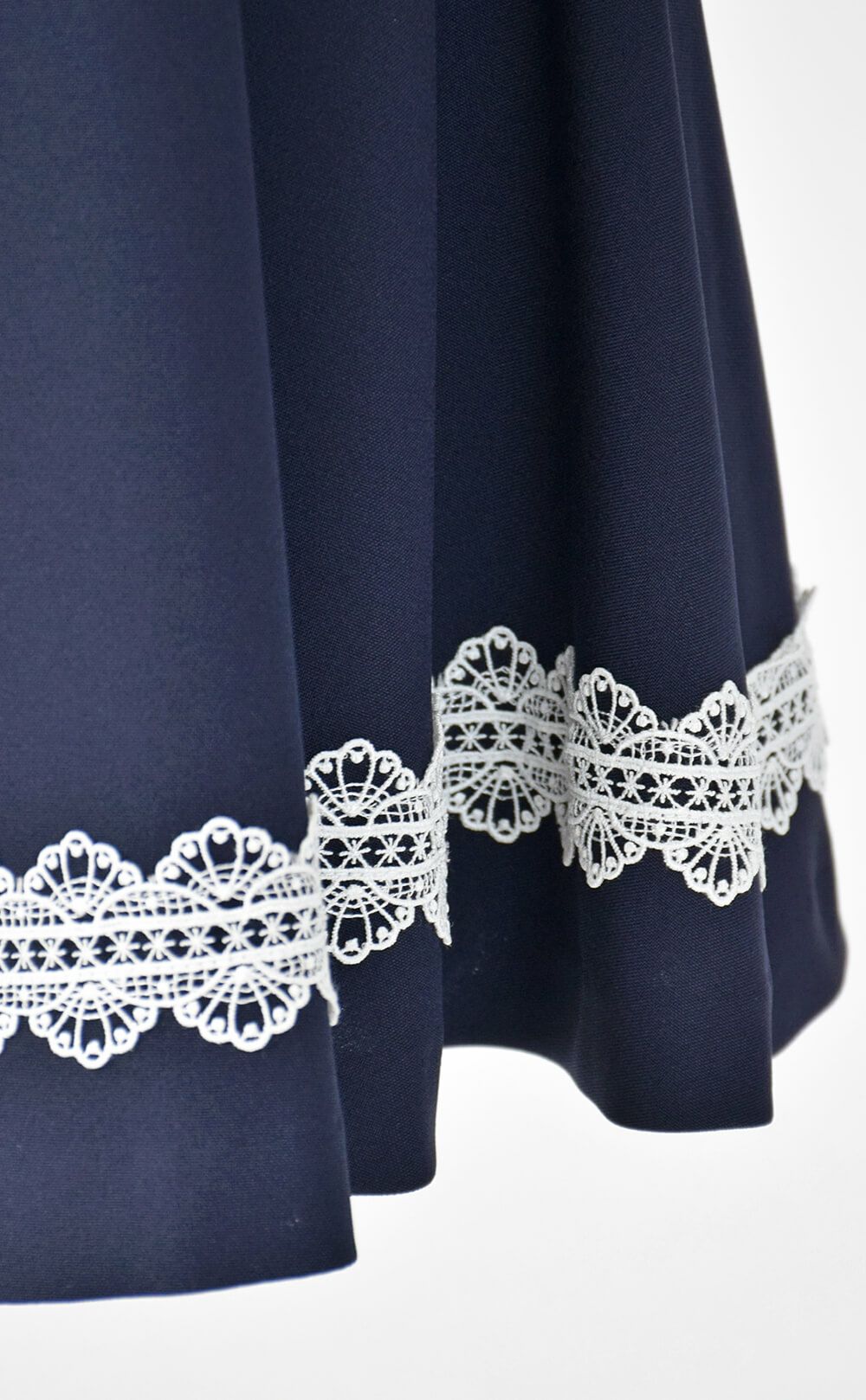 特別な日にぴったりのネイビーカラーの男の子用フォーマルスーツ。シンプルで美しいシルエットが魅力のAngel's Closetの子供フォーマル レンタル商品（【レンタル】レース襟アンサンブルスーツセット(CAT137350)ネイビー）｜画像8