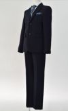 特別な日にぴったりのネイビーカラーの男の子用フォーマルスーツ。シンプルで美しいシルエットが魅力のAngel's Closetの子供フォーマル レンタル商品（【レンタル】ヘリンボーン織り2つボタンスーツ5点セット(CAT525611)ネイビー）｜画像4