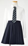 特別な日にぴったりのネイビーカラーの男の子用フォーマルスーツ。シンプルで美しいシルエットが魅力のAngel's Closetの子供フォーマル レンタル商品（【レンタル】プリーツスカートスーツ5点セット(CAT672591)ネイビー）｜画像7