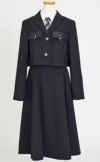 特別な日にぴったりのブラックカラーの男の子用フォーマルスーツ。シンプルで美しいシルエットが魅力のAngel's Closetの子供フォーマル レンタル商品（【レンタル】ショートジャケットハイウエストスカートスーツ5点セット(CAT422504)ブラック）｜画像3