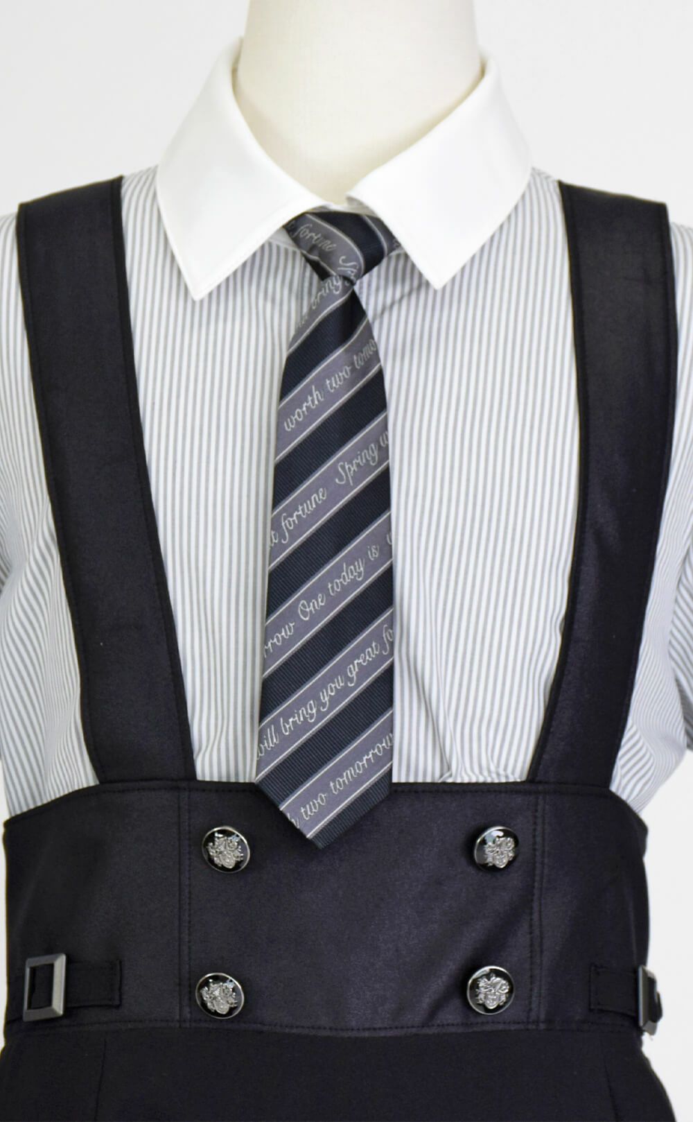 特別な日にぴったりのブラックカラーの男の子用フォーマルスーツ。シンプルで美しいシルエットが魅力のAngel's Closetの子供フォーマル レンタル商品（【レンタル】ショートジャケットハイウエストスカートスーツ5点セット(CAT422504)ブラック）｜画像8