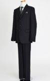 特別な日にぴったりのブラックカラーの男の子用フォーマルスーツ。シンプルで美しいシルエットが魅力のAngel's Closetの子供フォーマル レンタル商品（【レンタル】ヘリンボーン織り3つボタンスーツ5点セット(CAT545611)ブラック）｜画像4