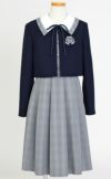 特別な日にぴったりのネイビーカラーの男の子用フォーマルスーツ。シンプルで美しいシルエットが魅力のAngel's Closetの子供フォーマル レンタル商品（【レンタル】グレンチェックアンサンブルスーツ(CAT742566)ネイビー）｜画像3
