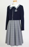 特別な日にぴったりのネイビーカラーの男の子用フォーマルスーツ。シンプルで美しいシルエットが魅力のAngel's Closetの子供フォーマル レンタル商品（【レンタル】グレンチェックアンサンブルスーツ(CAT742566)ネイビー）｜画像4