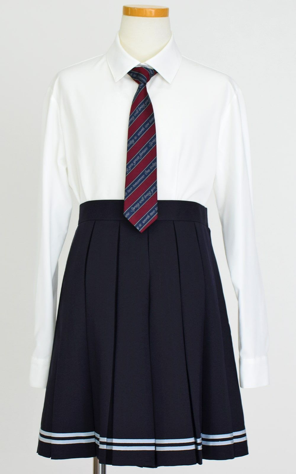 特別な日にぴったりのネイビーカラーの男の子用フォーマルスーツ。シンプルで美しいシルエットが魅力のAngel's Closetの子供フォーマル レンタル商品（【レンタル】セーラービッグカラースーツ(CAT742568)ネイビー）｜画像7