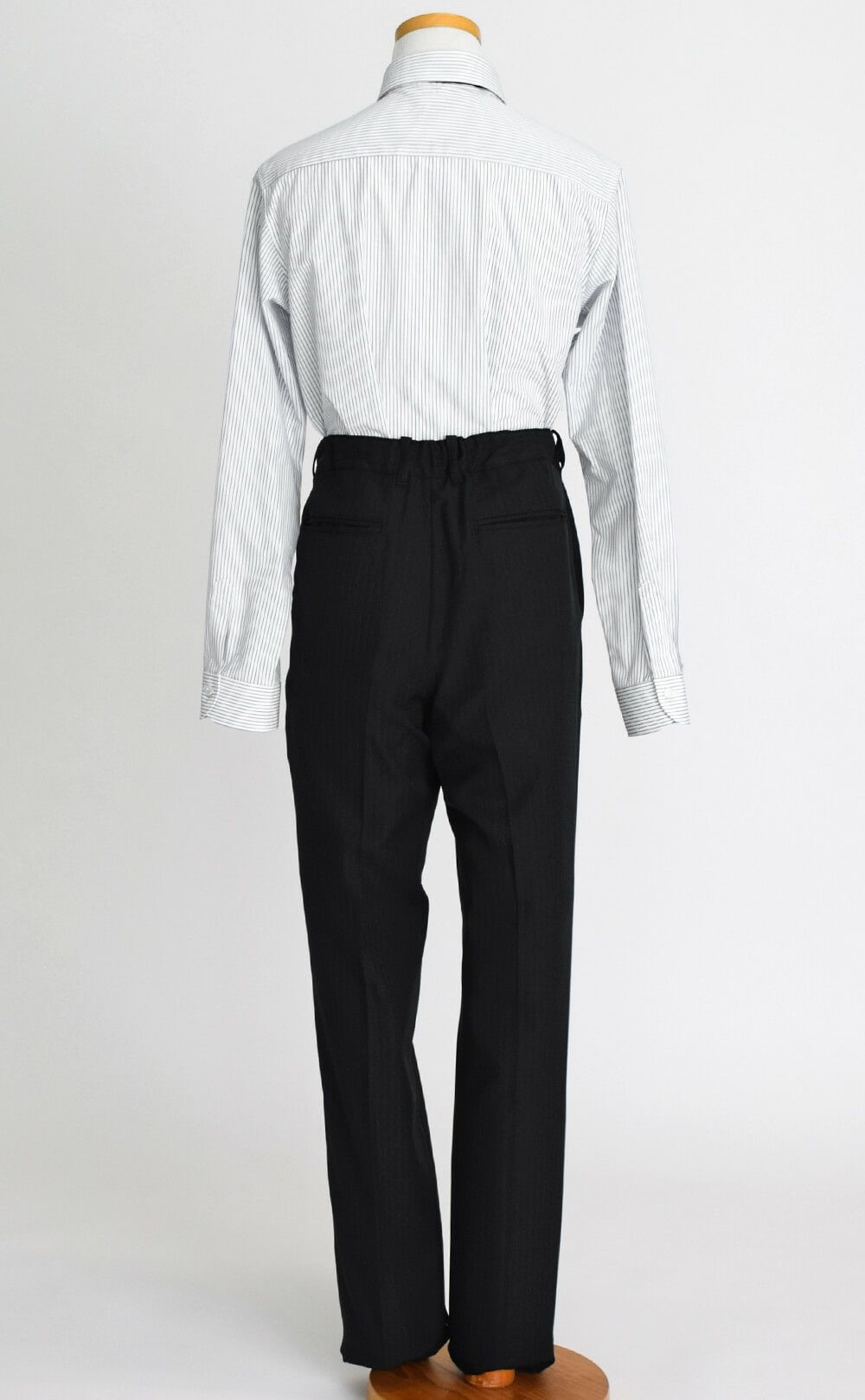 特別な日にぴったりのブラックカラーの男の子用フォーマルスーツ。シンプルで美しいシルエットが魅力のAngel's Closetの子供フォーマル レンタル商品（【レンタル】2つ釦ストライプスーツ5点セット(CAT545610)ブラック）｜画像8