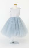 ピアノ発表会や結婚式にぴったりのブルーカラーの女の子用キッズドレス。シンプルで美しいシルエットが魅力のAngel's Closetの子供ドレス レンタル商品（【レンタル】サテン＆ボリュームチュールドレス(YP218)ブルー）｜画像2