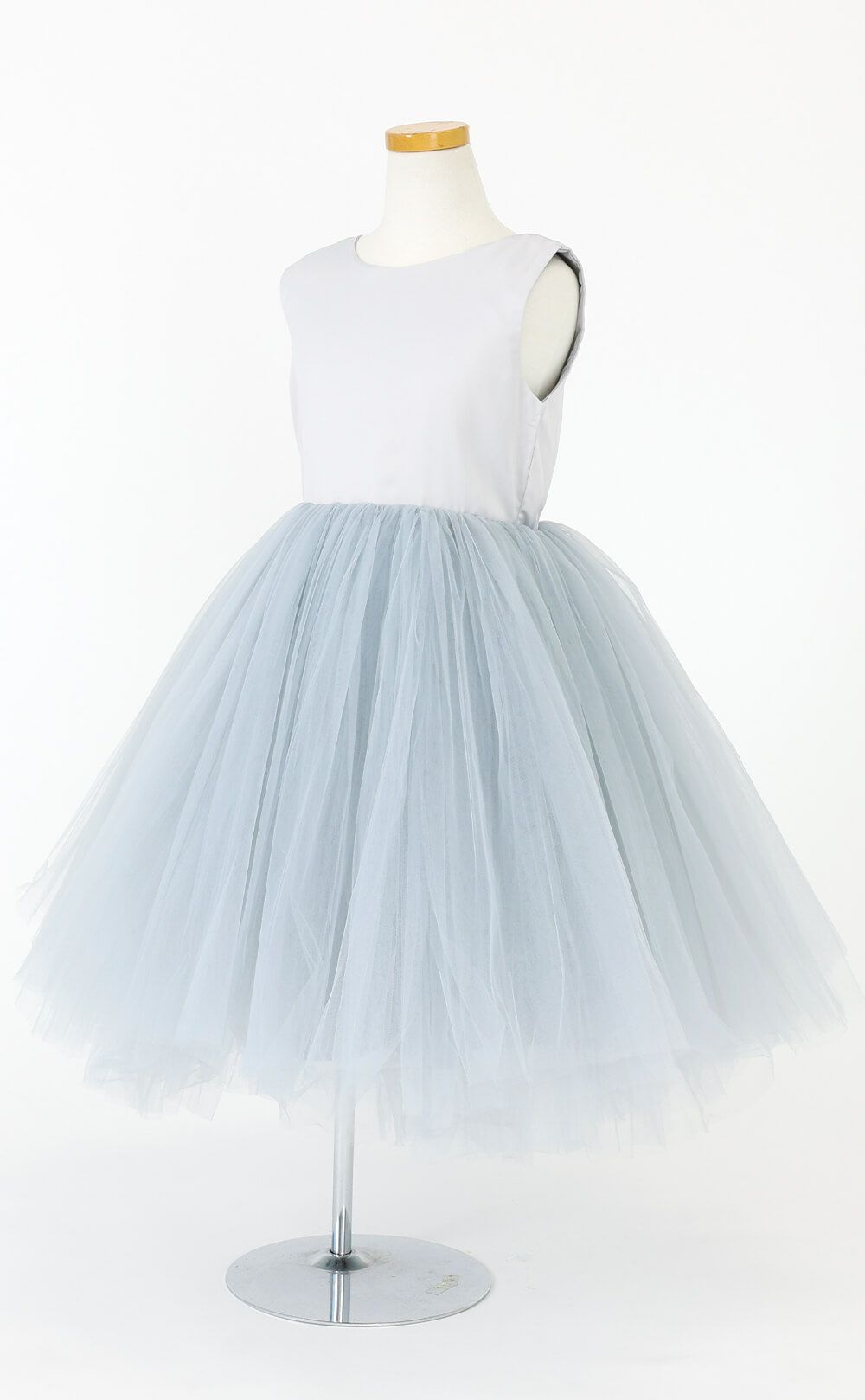 ピアノ発表会や結婚式にぴったりのブルーカラーの女の子用キッズドレス。シンプルで美しいシルエットが魅力のAngel's Closetの子供ドレス レンタル商品（【レンタル】サテン＆ボリュームチュールドレス(YP218)ブルー）｜画像3