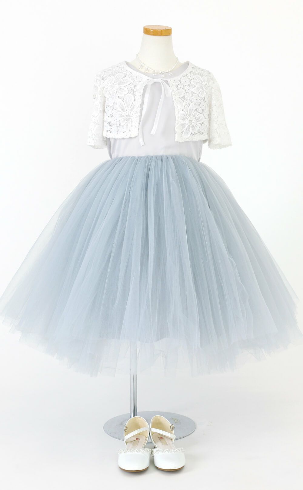 ピアノ発表会や結婚式にぴったりのブルーカラーの女の子用キッズドレス。シンプルで美しいシルエットが魅力のAngel's Closetの子供ドレス レンタル商品（【レンタル】サテン＆ボリュームチュールドレス(YP218)ブルー）｜画像9