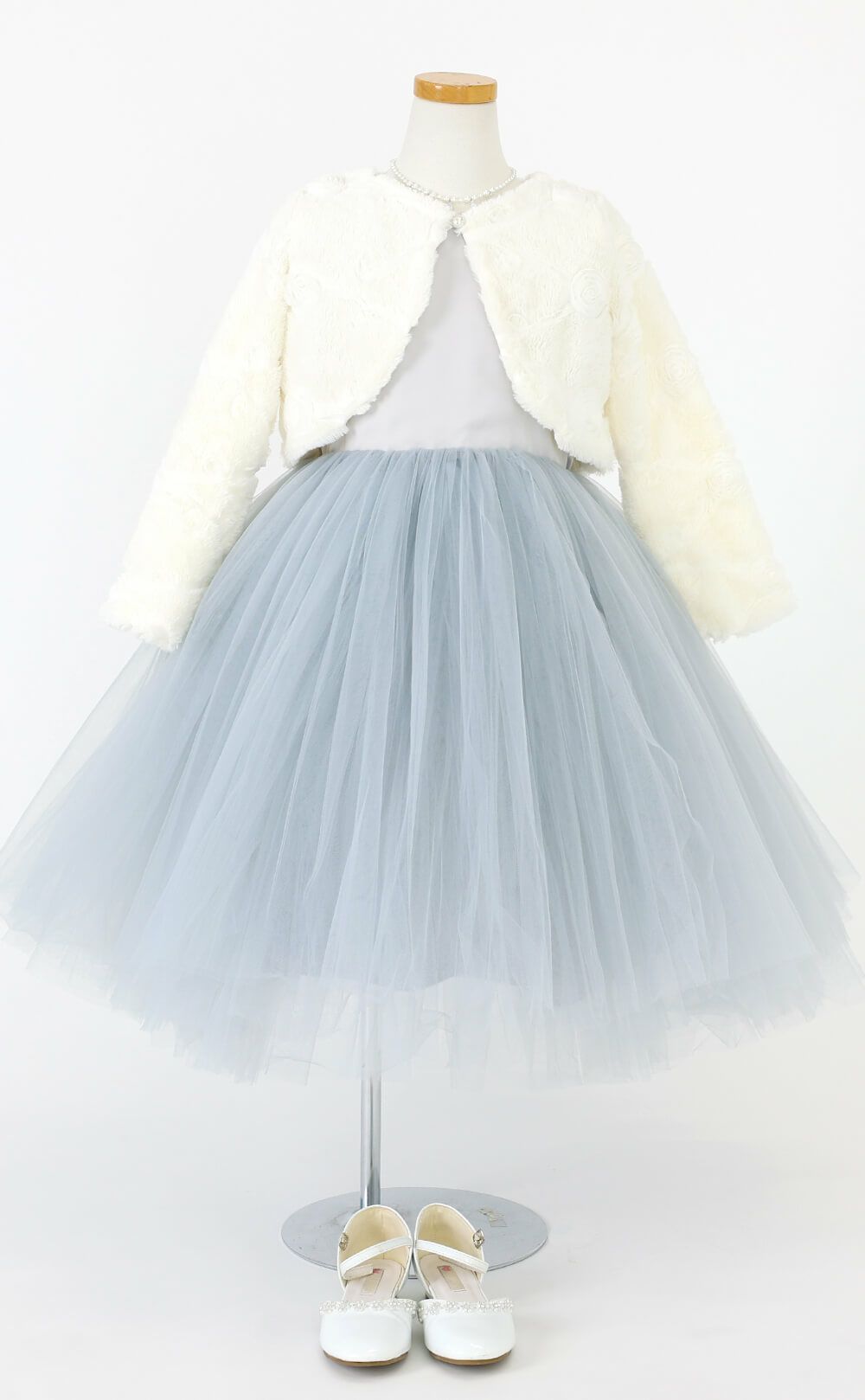 ピアノ発表会や結婚式にぴったりのブルーカラーの女の子用キッズドレス。シンプルで美しいシルエットが魅力のAngel's Closetの子供ドレス レンタル商品（【レンタル】サテン＆ボリュームチュールドレス(YP218)ブルー）｜画像10