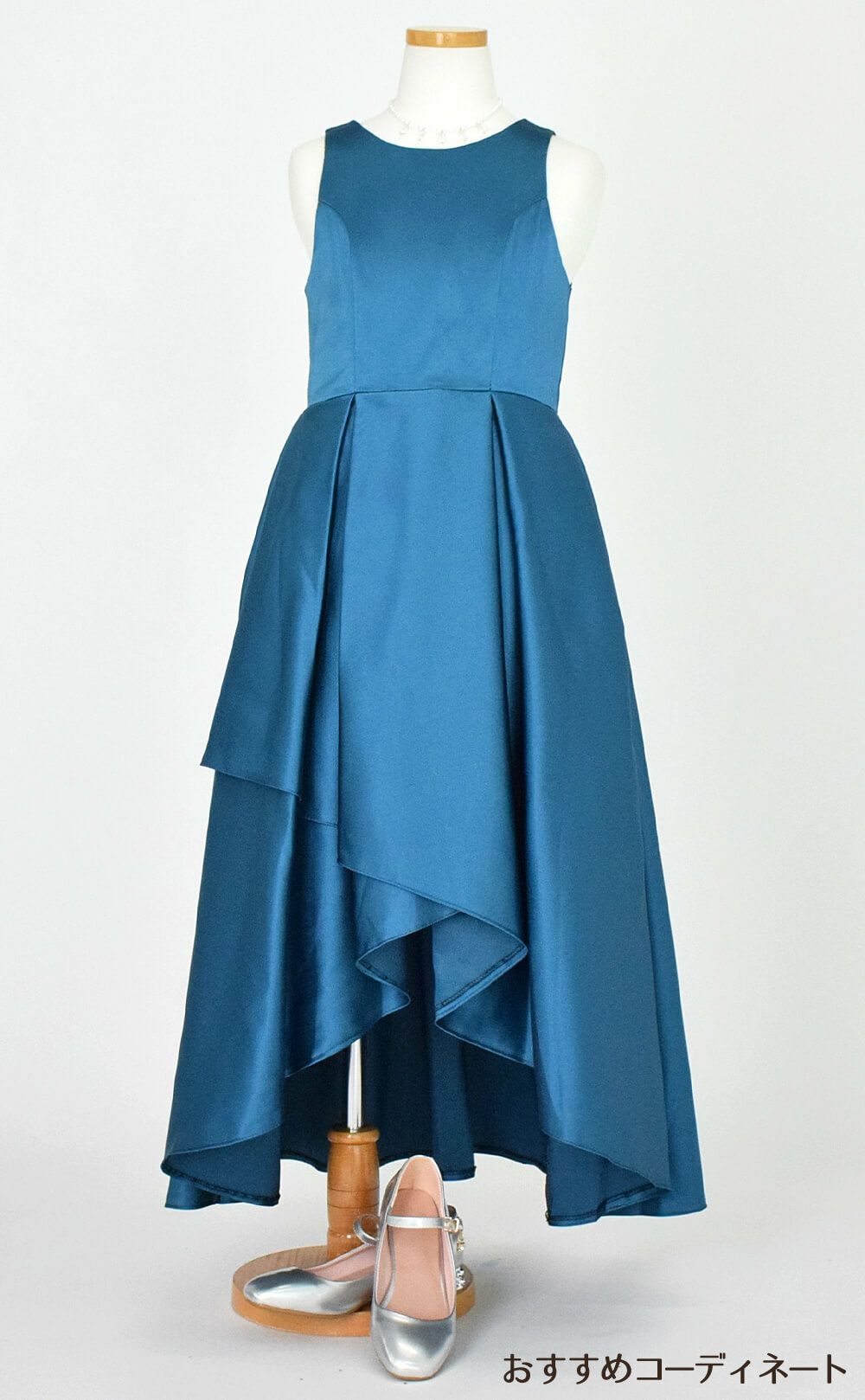 ピアノ発表会や結婚式にぴったりのカラーの女の子用キッズドレス。シンプルで美しいシルエットが魅力のAngel's Closetの子供ドレス レンタル商品（【レンタル】ハイ＆ローカスケードサテンロングドレス（YP223） ピーコック）｜画像8