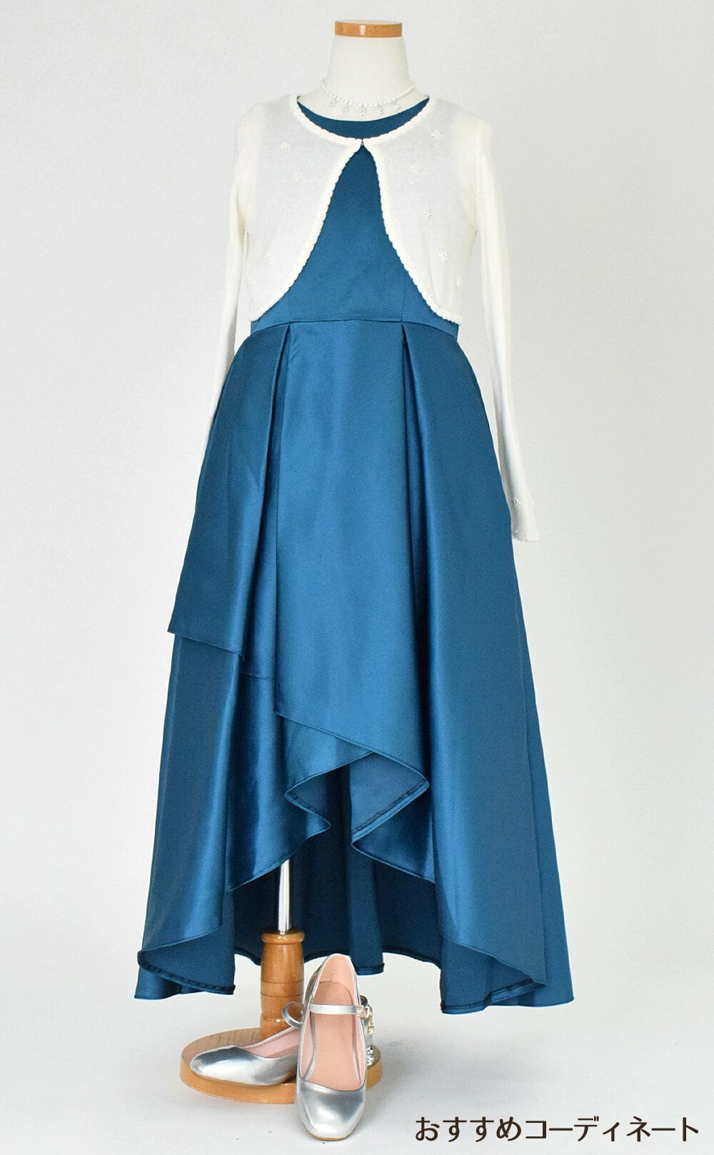 ピアノ発表会や結婚式にぴったりのカラーの女の子用キッズドレス。シンプルで美しいシルエットが魅力のAngel's Closetの子供ドレス レンタル商品（【レンタル】ハイ＆ローカスケードサテンロングドレス（YP223） ピーコック）｜画像10