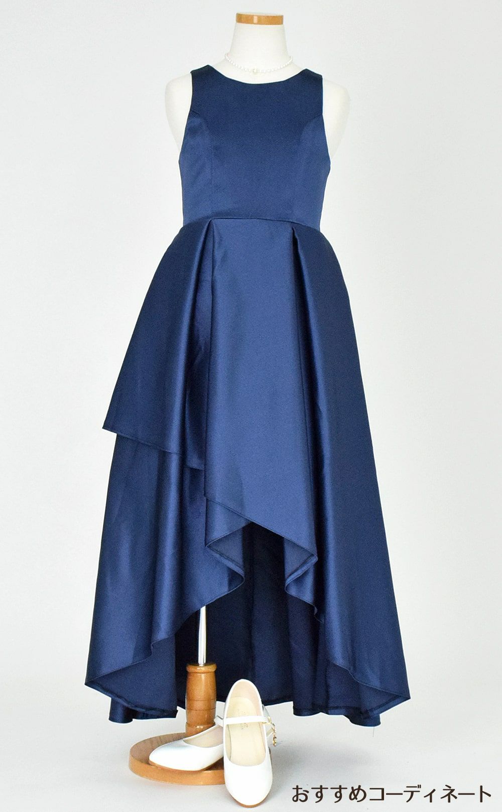 ピアノ発表会や結婚式にぴったりのネイビーカラーの女の子用キッズドレス。シンプルで美しいシルエットが魅力のAngel's Closetの子供ドレス レンタル商品（【レンタル】ハイ＆ローカスケードサテンロングドレス（YP223） ネイビー）｜画像8