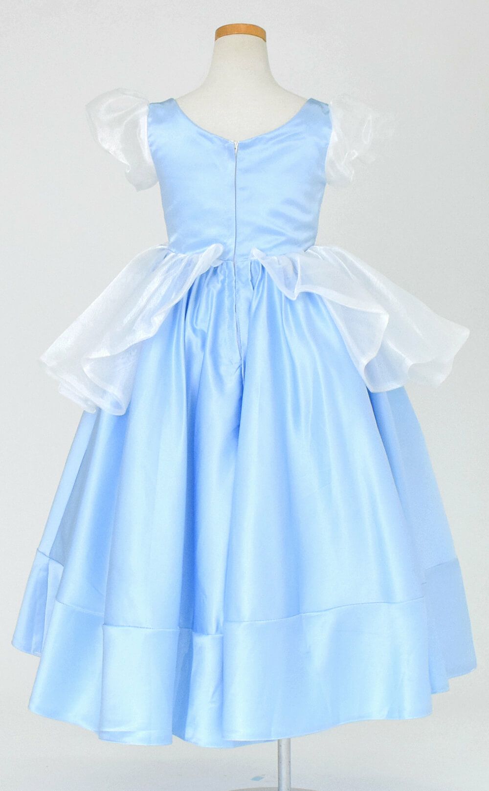 ピアノ発表会や結婚式にぴったりのブルーカラーの女の子用キッズドレス。シンプルで美しいシルエットが魅力のAngel's Closetの子供ドレス レンタル商品（【レンタル】高級シンデレラドレス（YP224） シンデレラブルー）｜画像5