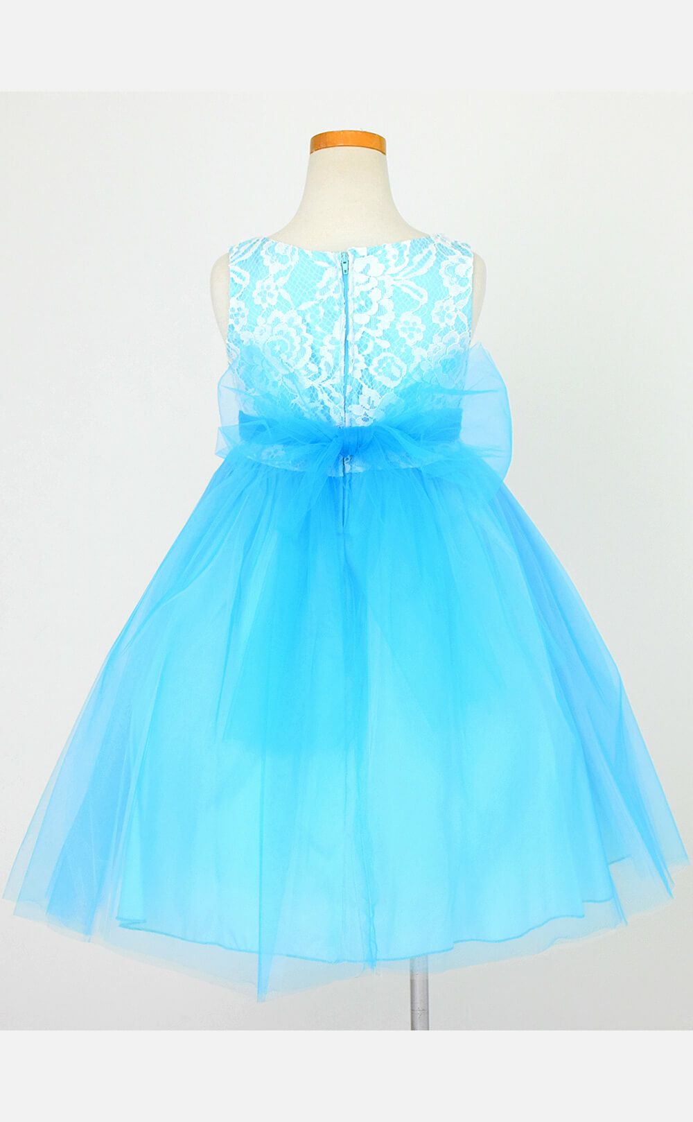 ピアノ発表会や結婚式にぴったりのカラーの女の子用キッズドレス。シンプルで美しいシルエットが魅力のAngel's Closetの子供ドレス レンタル商品（【レンタル】レース＆４レイヤーイリュージョンチュールドレス（KD414） アクア）｜画像5
