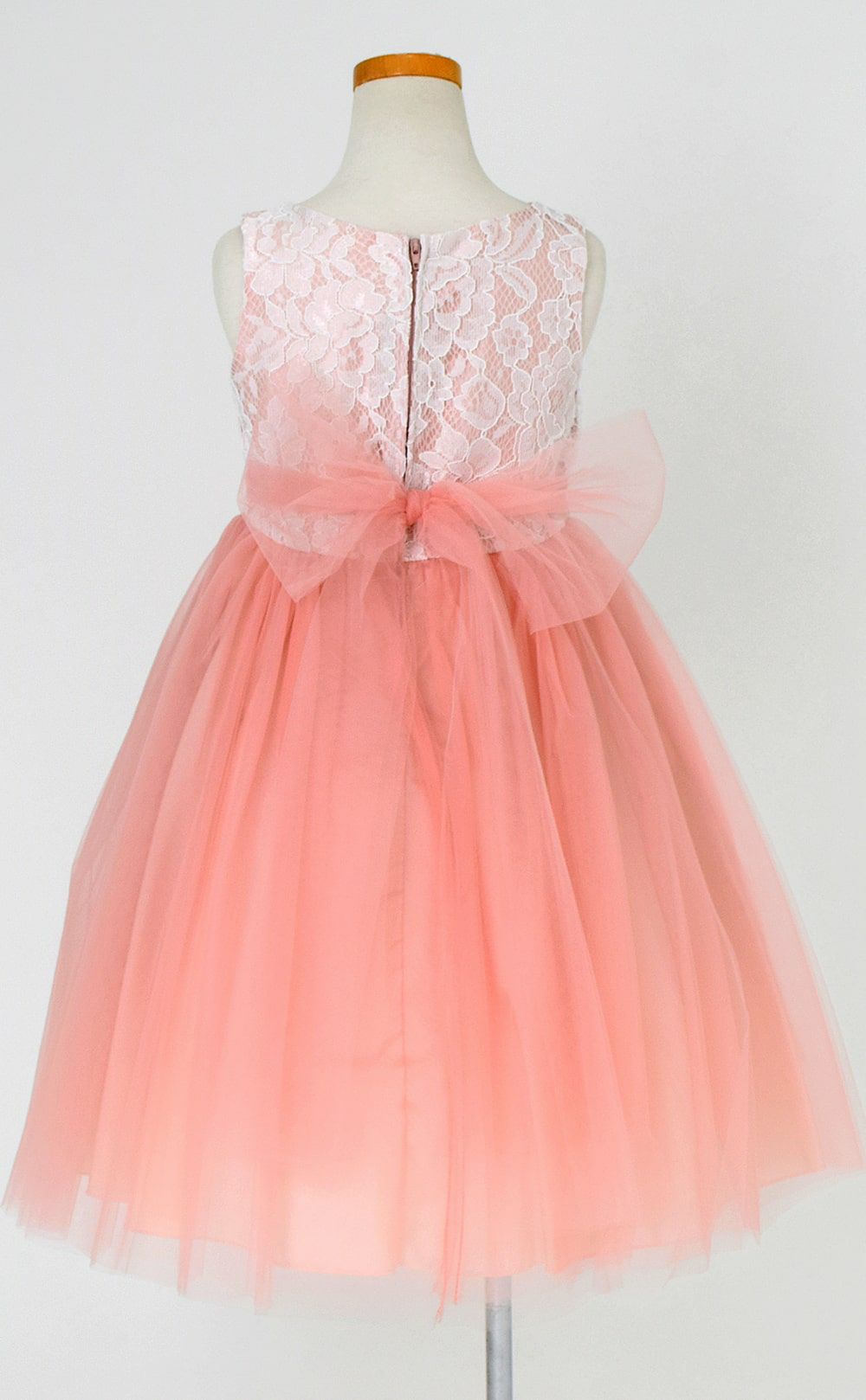 ピアノ発表会や結婚式にぴったりのカラーの女の子用キッズドレス。シンプルで美しいシルエットが魅力のAngel's Closetの子供ドレス レンタル商品（【レンタル】レース＆４レイヤーイリュージョンチュールドレス（KD414） ダスティーローズ）｜画像5