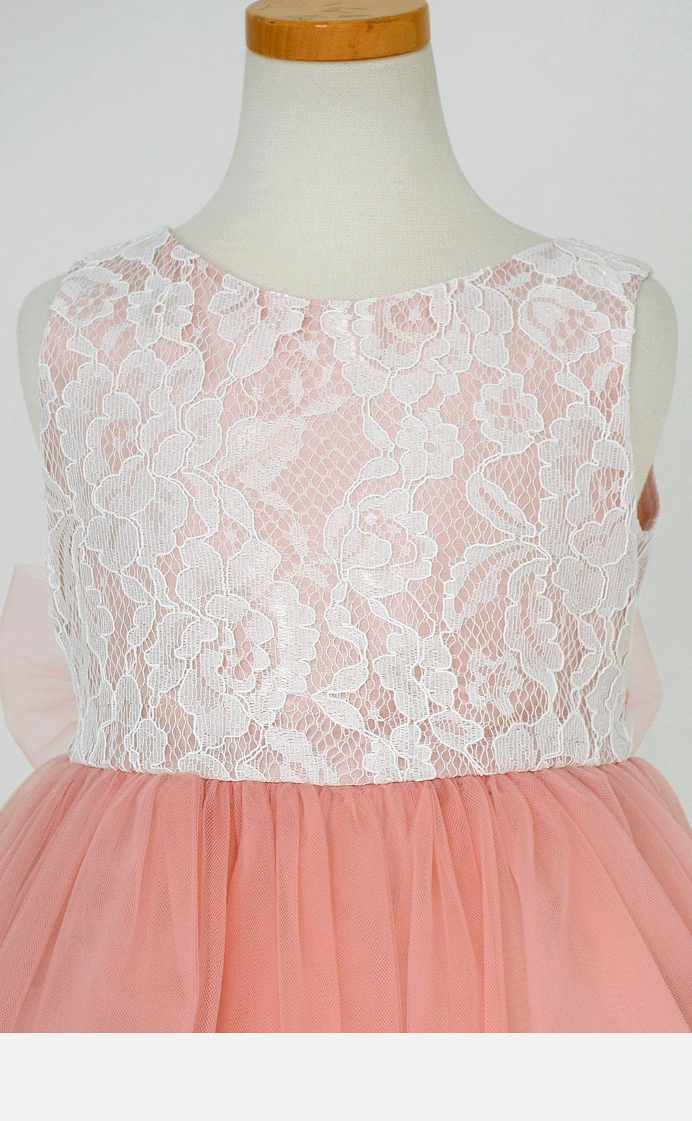 ピアノ発表会や結婚式にぴったりのカラーの女の子用キッズドレス。シンプルで美しいシルエットが魅力のAngel's Closetの子供ドレス レンタル商品（【レンタル】レース＆４レイヤーイリュージョンチュールドレス（KD414） ダスティーローズ）｜画像7