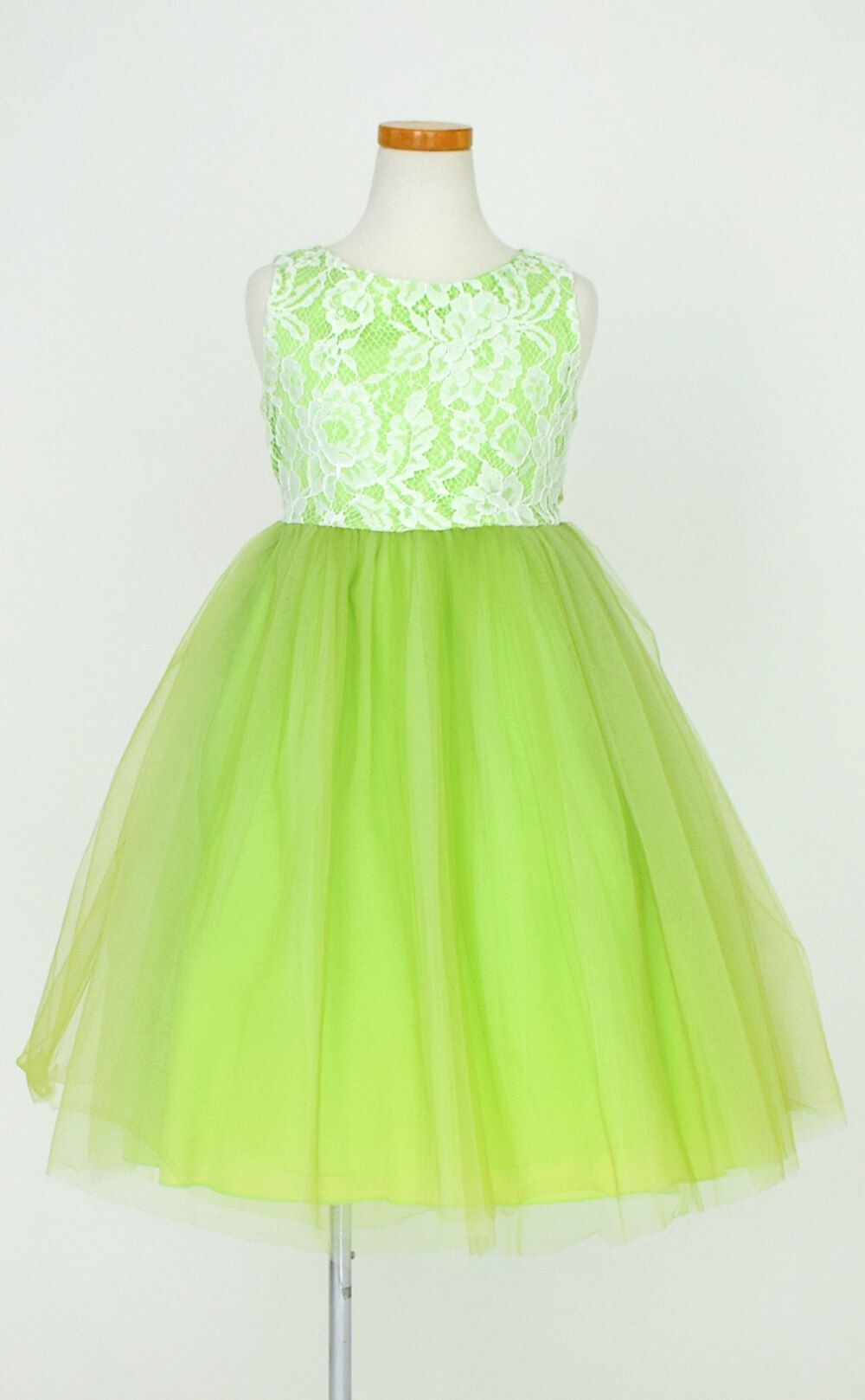 ピアノ発表会や結婚式にぴったりのカラーの女の子用キッズドレス。シンプルで美しいシルエットが魅力のAngel's Closetの子供ドレス レンタル商品（【レンタル】レース＆４レイヤーイリュージョンチュールドレス（KD414） グリーン）｜画像3