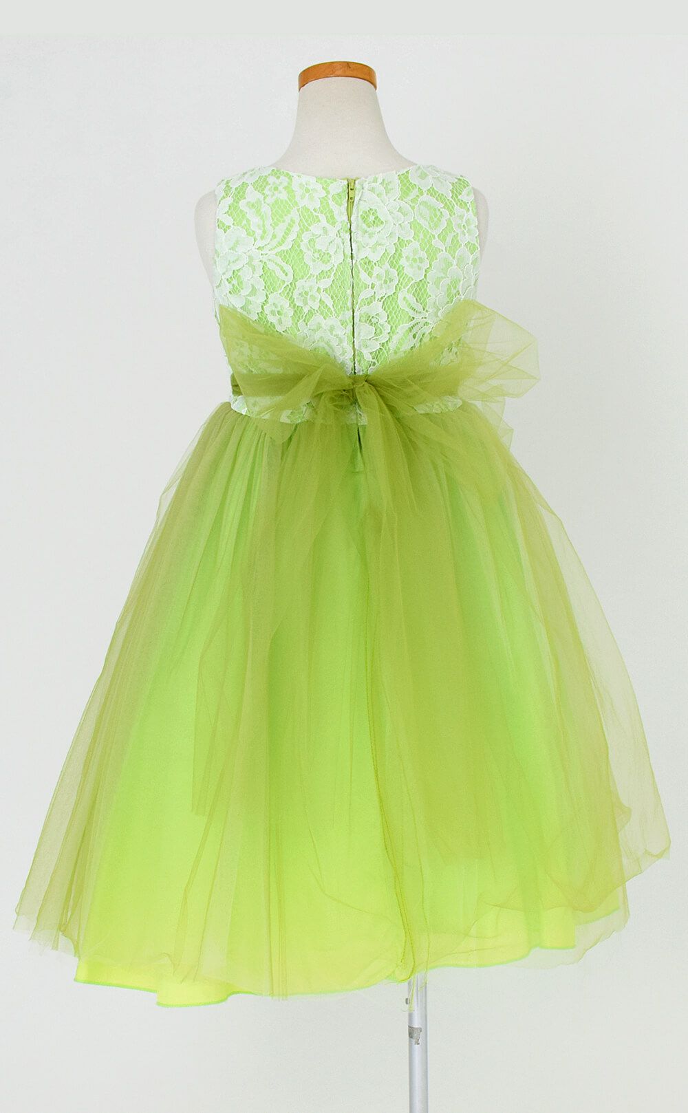 ピアノ発表会や結婚式にぴったりのカラーの女の子用キッズドレス。シンプルで美しいシルエットが魅力のAngel's Closetの子供ドレス レンタル商品（【レンタル】レース＆４レイヤーイリュージョンチュールドレス（KD414） グリーン）｜画像5