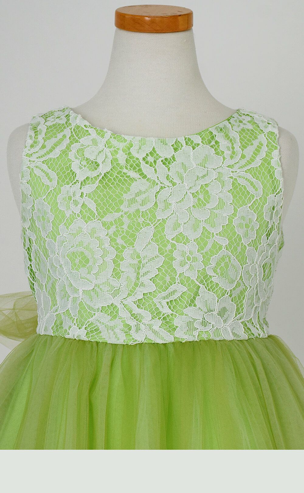 ピアノ発表会や結婚式にぴったりのカラーの女の子用キッズドレス。シンプルで美しいシルエットが魅力のAngel's Closetの子供ドレス レンタル商品（【レンタル】レース＆４レイヤーイリュージョンチュールドレス（KD414） グリーン）｜画像7
