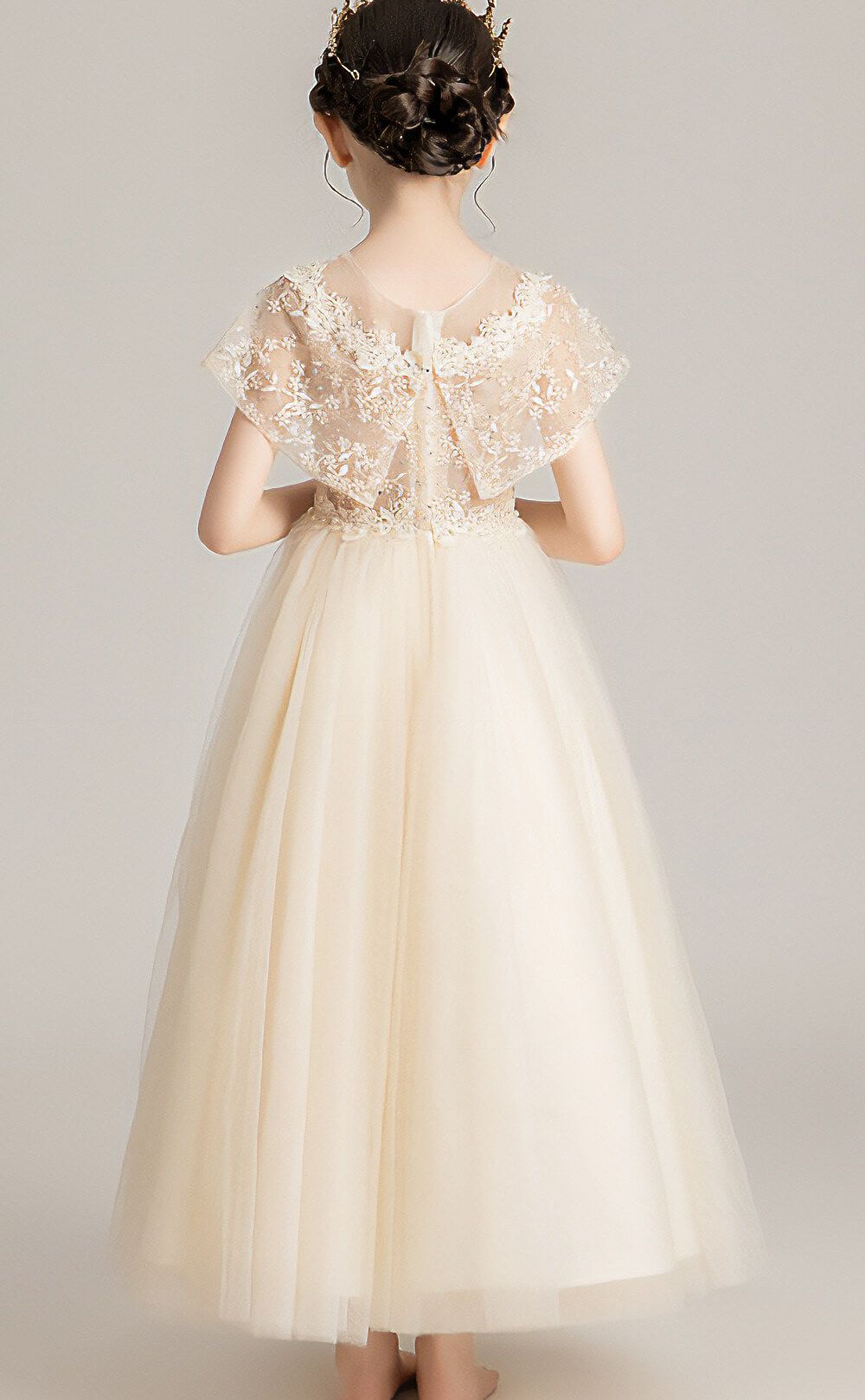 ピアノ発表会や結婚式にぴったりのカラーの女の子用キッズドレス。シンプルで美しいシルエットが魅力のAngel's Closetの子供ドレス レンタル商品（【レンタル】フラワーレースケープ＆チュールドレス（YP222） シャンパン）｜画像10