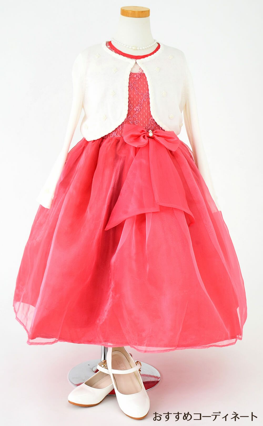 ピアノ発表会や結婚式にぴったりのカラーの女の子用キッズドレス。シンプルで美しいシルエットが魅力のAngel's Closetの子供ドレス レンタル商品（【レンタル】レース＆メタル刺繍オーガンジー子供ドレス（リボンコサージュ付）(CC2461)コーラル｜画像10