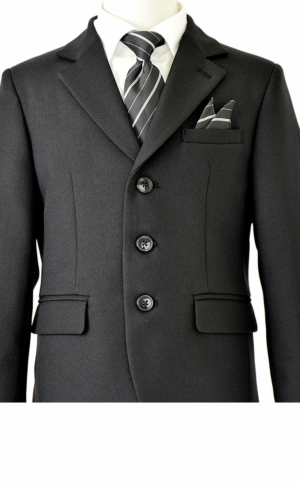 特別な日にぴったりのブラックカラーの男の子用フォーマルスーツ。シンプルで美しいシルエットが魅力のAngel's Closetの子供フォーマル レンタル商品（【レンタル】ヘリンボーン織り3つボタンスーツ4点セット(CAT545411) ブラック）｜画像6