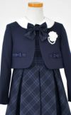 ピアノ発表会や結婚式にぴったりのネイビーカラーの男の子用フォーマルスーツ。シンプルで美しいシルエットが魅力のAngel's Closetの子供フォーマル レンタル商品（【レンタル】格子柄ネイビーアンサンブルスーツ4点セット（CAT819301） ネイビー）｜画像6