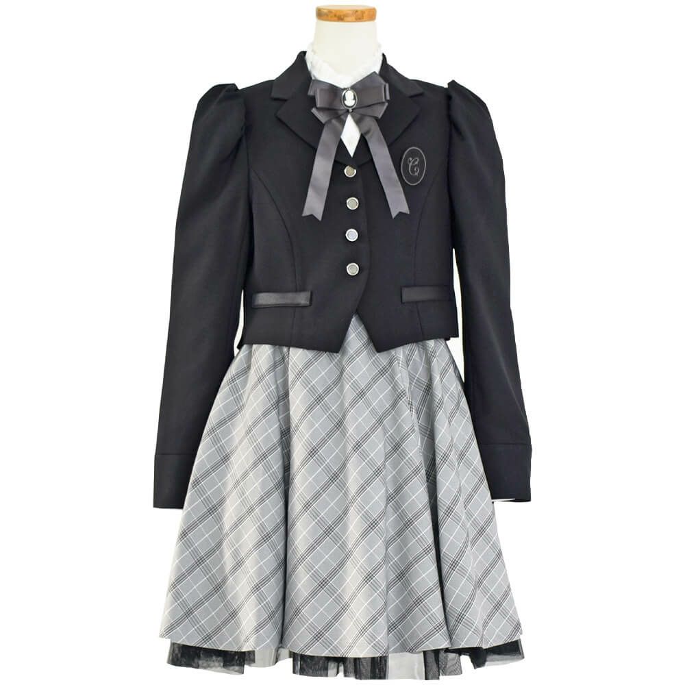 ピアノ発表会や結婚式にぴったりのブラックカラーの男の子用フォーマルスーツ。シンプルで美しいシルエットが魅力のAngel's Closetの子供フォーマル レンタル商品（【レンタル】クラシカルパフスリーブジャケットスーツ4点セット(CAT423511) ブラック）｜画像2