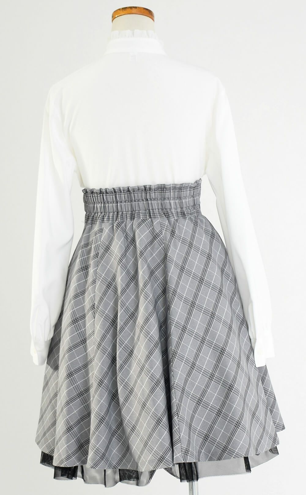 ピアノ発表会や結婚式にぴったりのブラックカラーの男の子用フォーマルスーツ。シンプルで美しいシルエットが魅力のAngel's Closetの子供フォーマル レンタル商品（【レンタル】クラシカルパフスリーブジャケットスーツ4点セット(CAT423511) ブラック）｜画像8