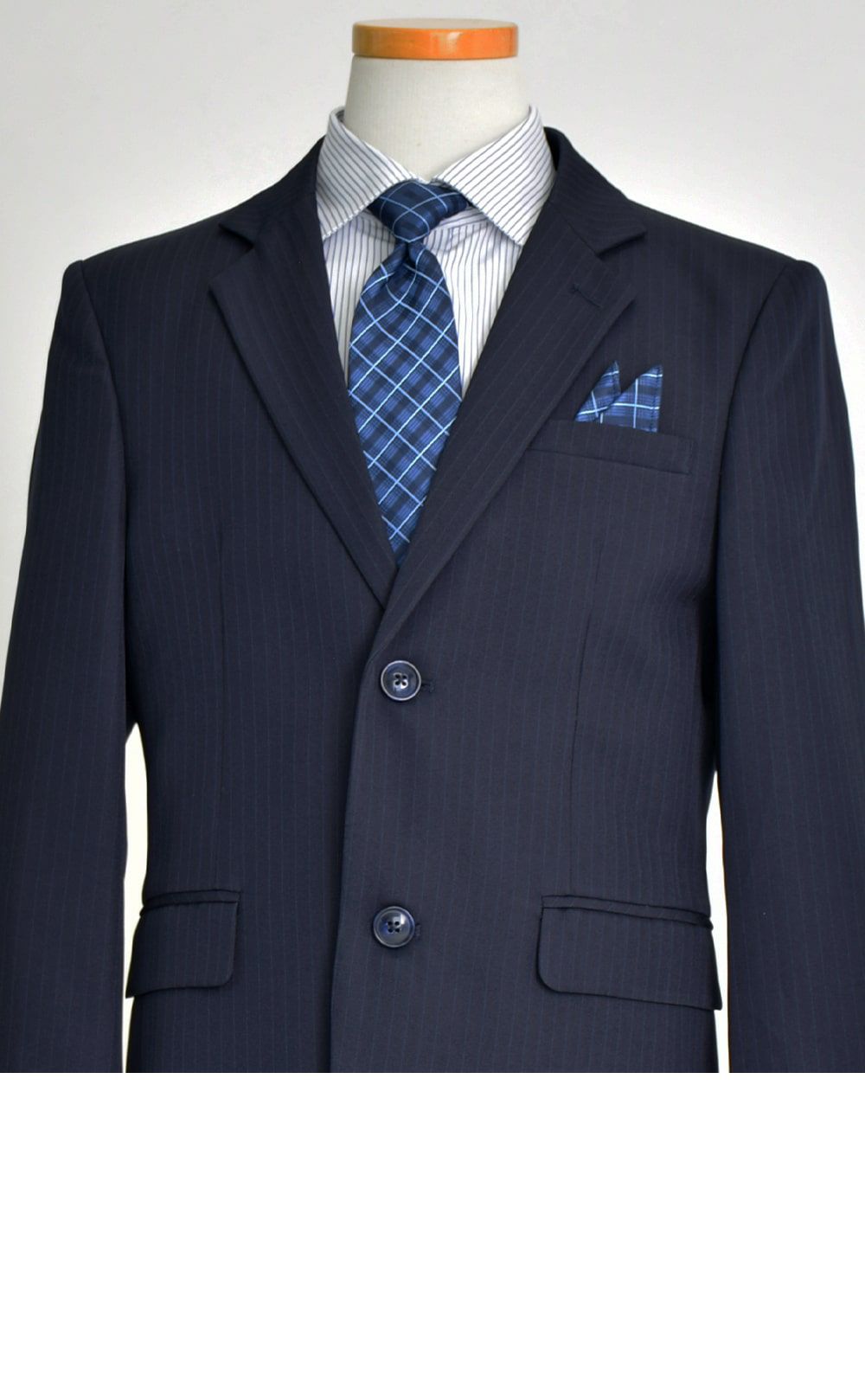 特別な日にぴったりのネイビーカラーの男の子用フォーマルスーツ。シンプルで美しいシルエットが魅力のAngel's Closetの子供フォーマル レンタル商品（【レンタル】ストライプシャツ2つボタンベーシックスーツ4点セット(CAT555610) ネイビー）｜画像6