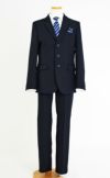 特別な日にぴったりのネイビーカラーの男の子用フォーマルスーツ。シンプルで美しいシルエットが魅力のAngel's Closetの子供フォーマル レンタル商品（【レンタル】レジメンタルタイ3つボタンベーシックスーツ4点セット(CAT555611) ネイビー）｜画像3