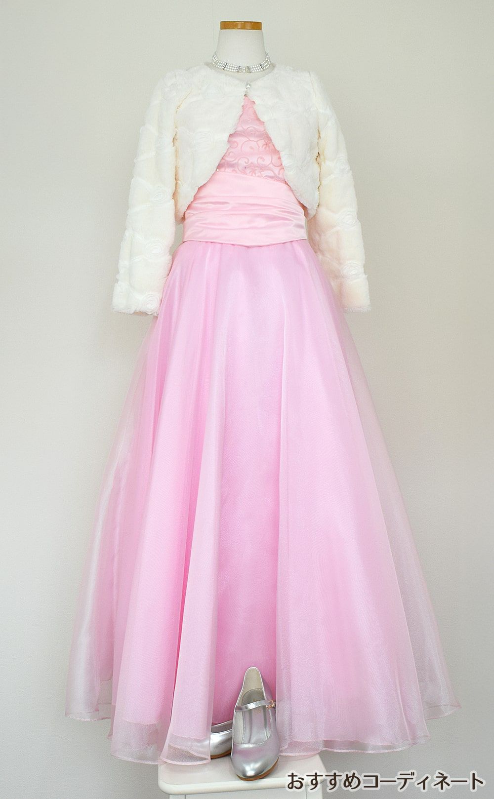 ピアノ発表会や結婚式にぴったりのピンクカラーの女の子用キッズドレス。シンプルで美しいシルエットが魅力のAngel's Closetの子供ドレス レンタル商品（【レンタル】キャビアビーズ＆ダイアゴナルボディオーガンジースカートドレス（HC1568）ピンク）｜画像11