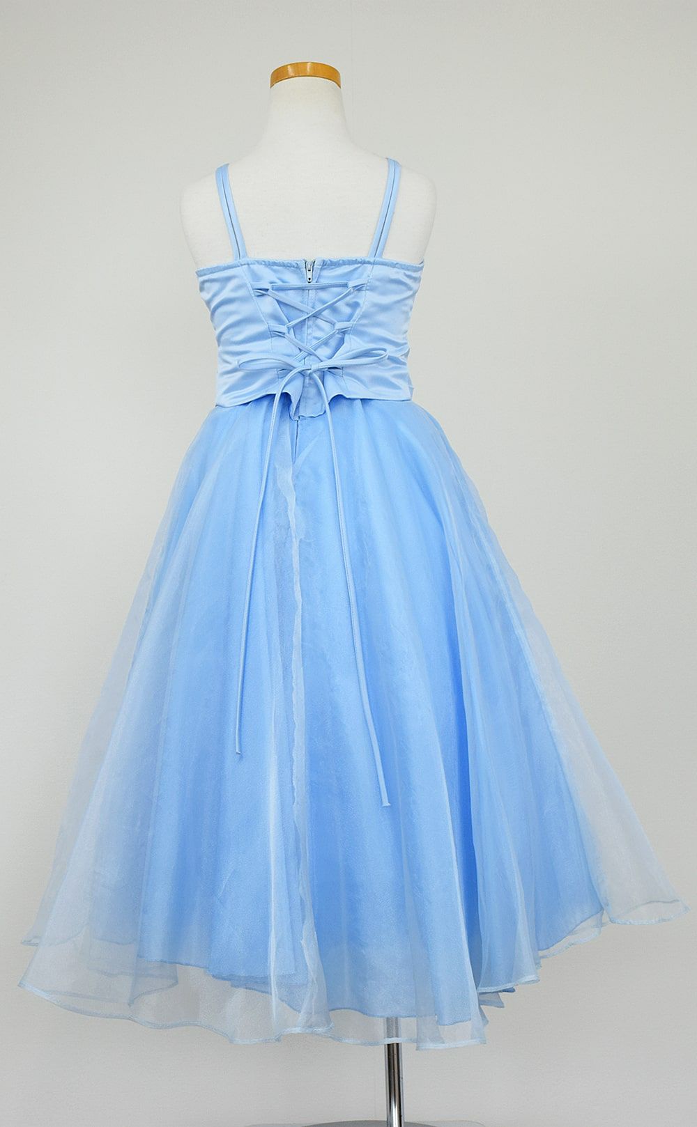 ピアノ発表会や結婚式にぴったりのブルーカラーの女の子用キッズドレス。シンプルで美しいシルエットが魅力のAngel's Closetの子供ドレス レンタル商品（【レンタル】キャビアビーズ＆ダイアゴナルボディオーガンジースカートドレス（HC1568）ベビーブルー）｜画像5