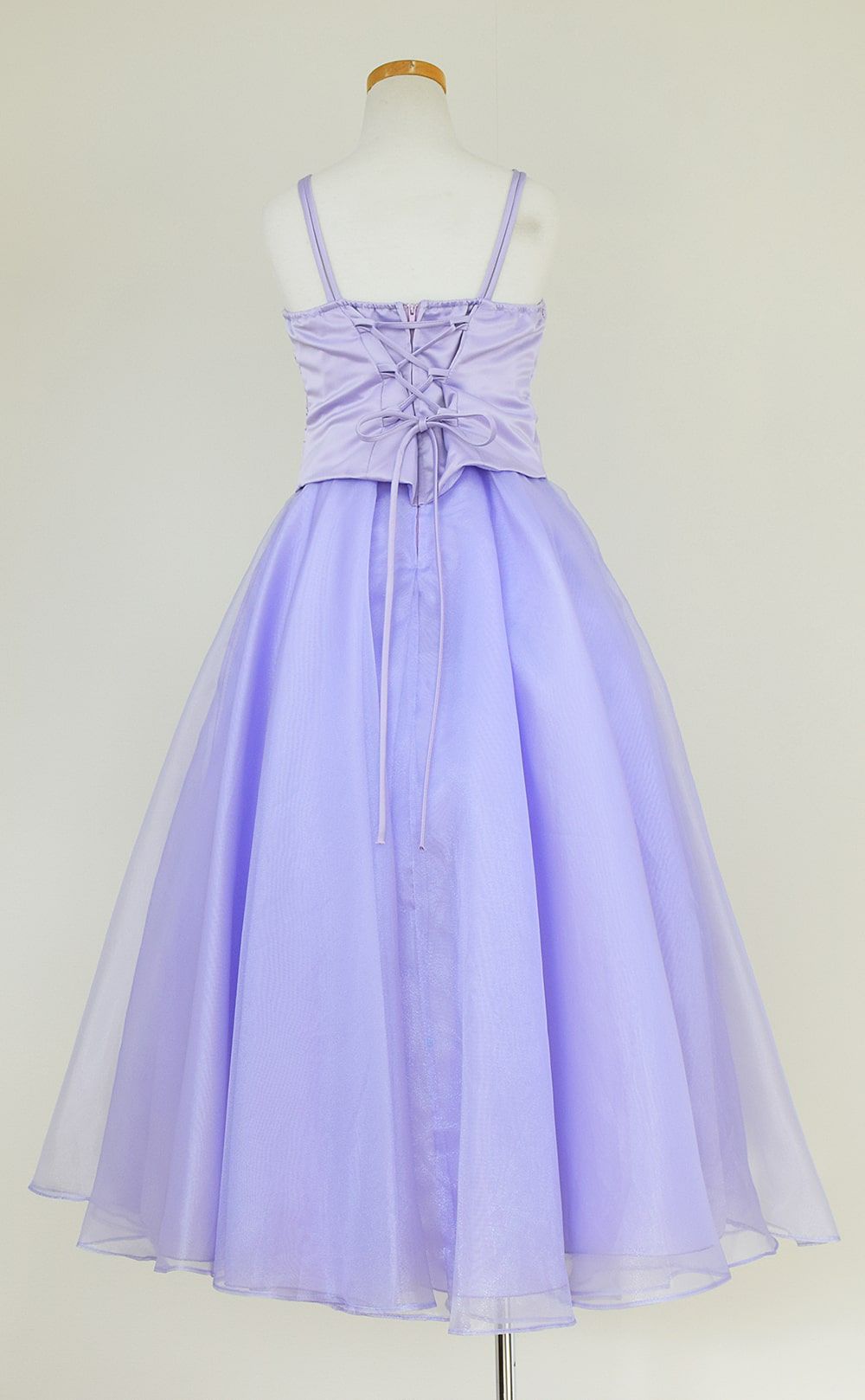 ピアノ発表会や結婚式にぴったりのライラックカラーの女の子用キッズドレス。シンプルで美しいシルエットが魅力のAngel's Closetの子供ドレス レンタル商品（【レンタル】キャビアビーズ＆ダイアゴナルボディオーガンジースカートドレス（HC1568）ライラック）｜画像5