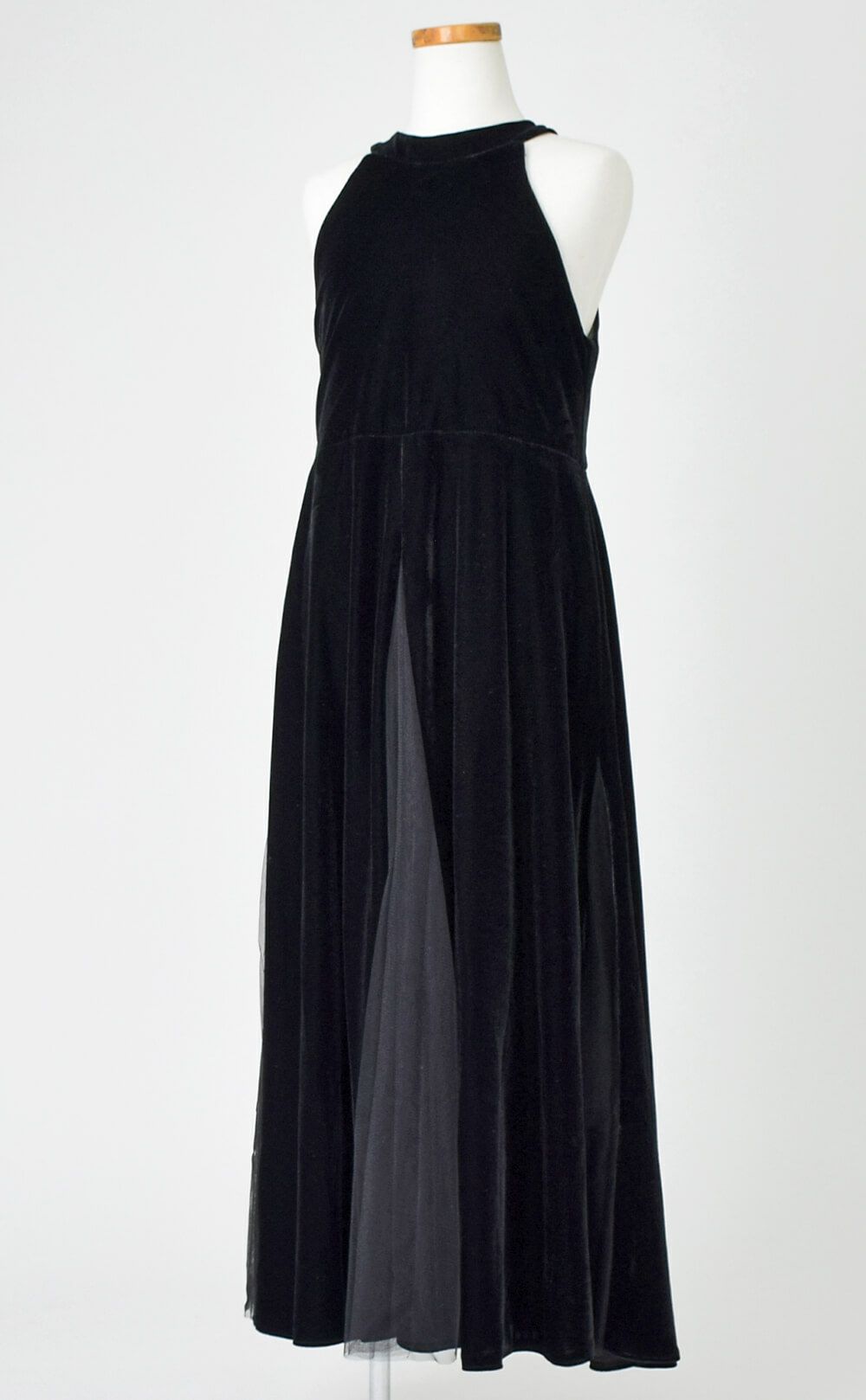 ピアノ発表会や結婚式にぴったりのブラックカラーの女の子用キッズドレス。シンプルで美しいシルエットが魅力のAngel's Closetの子供ドレス レンタル商品（【レンタル】ブラックスリットベルベットロングドレス(YP243) ブラック）｜画像4