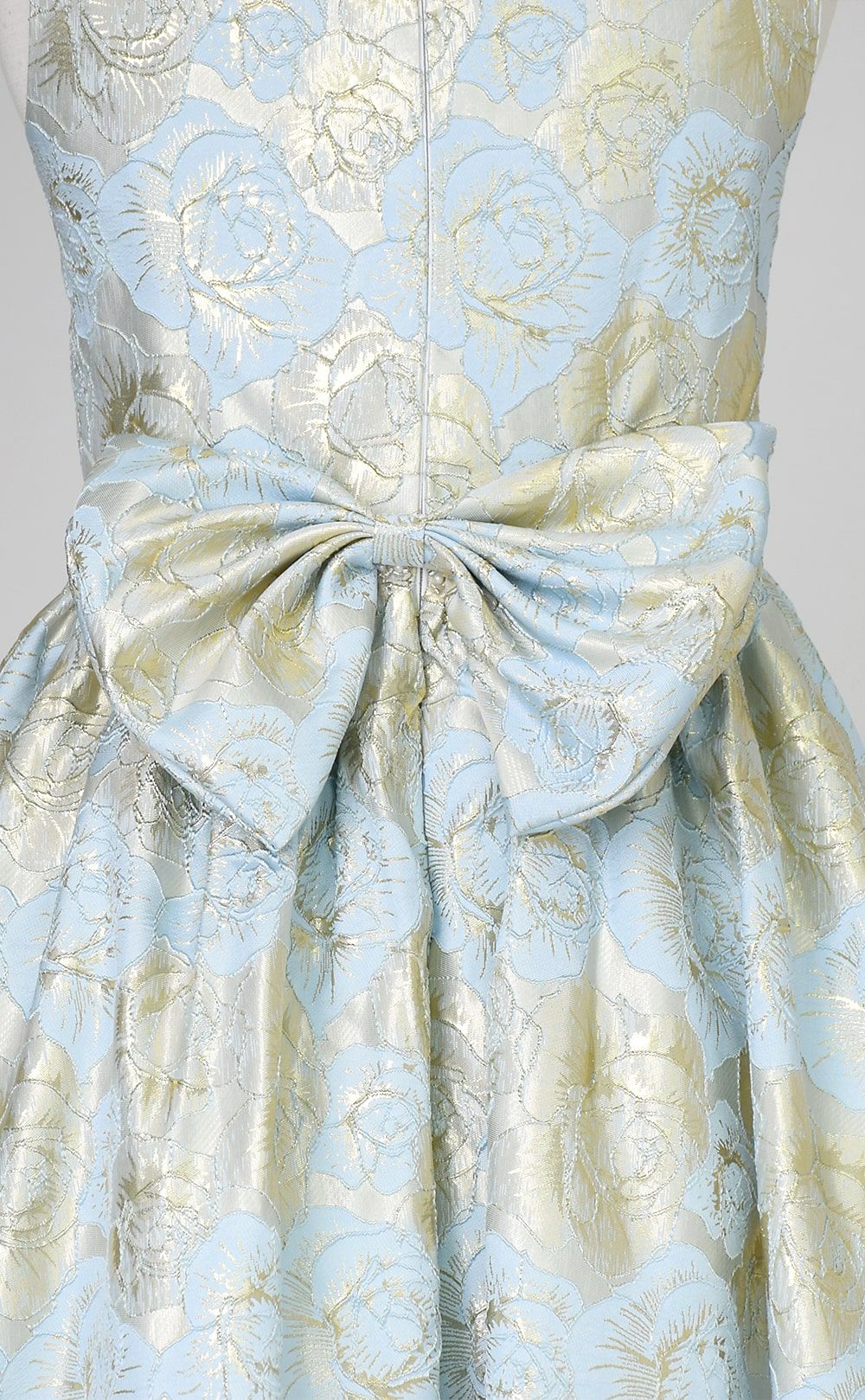 ピアノ発表会や結婚式にぴったりのブルーカラーの女の子用キッズドレス。シンプルで美しいシルエットが魅力のAngel's Closetの子供ドレス レンタル商品（【レンタル】ローズパターンクラシカルロングドレス(YP244) ブルーゴールド）｜画像9