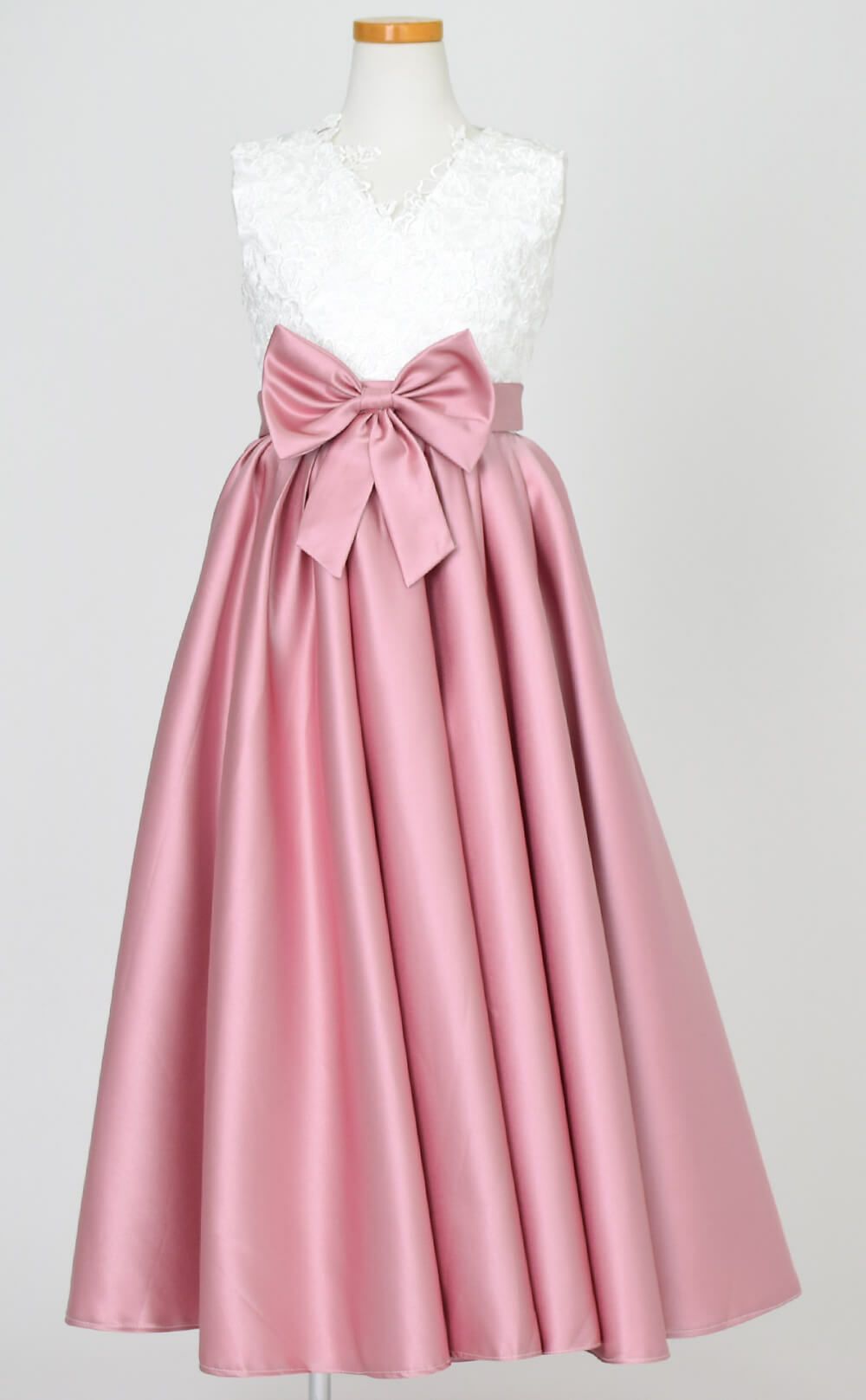 ピアノ発表会や結婚式にぴったりのカラーの女の子用キッズドレス。シンプルで美しいシルエットが魅力のAngel's Closetの子供ドレス レンタル商品（【レンタル】Vネックレース＆バイカラーサテンロングドレス(YP245) ダスティーローズ）｜画像3