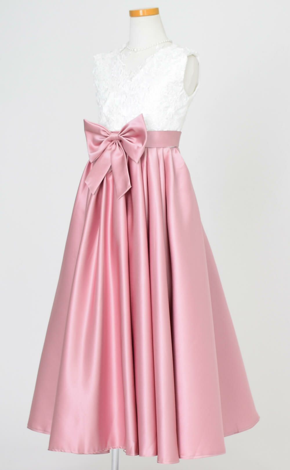 ピアノ発表会や結婚式にぴったりのカラーの女の子用キッズドレス。シンプルで美しいシルエットが魅力のAngel's Closetの子供ドレス レンタル商品（【レンタル】Vネックレース＆バイカラーサテンロングドレス(YP245) ダスティーローズ）｜画像4