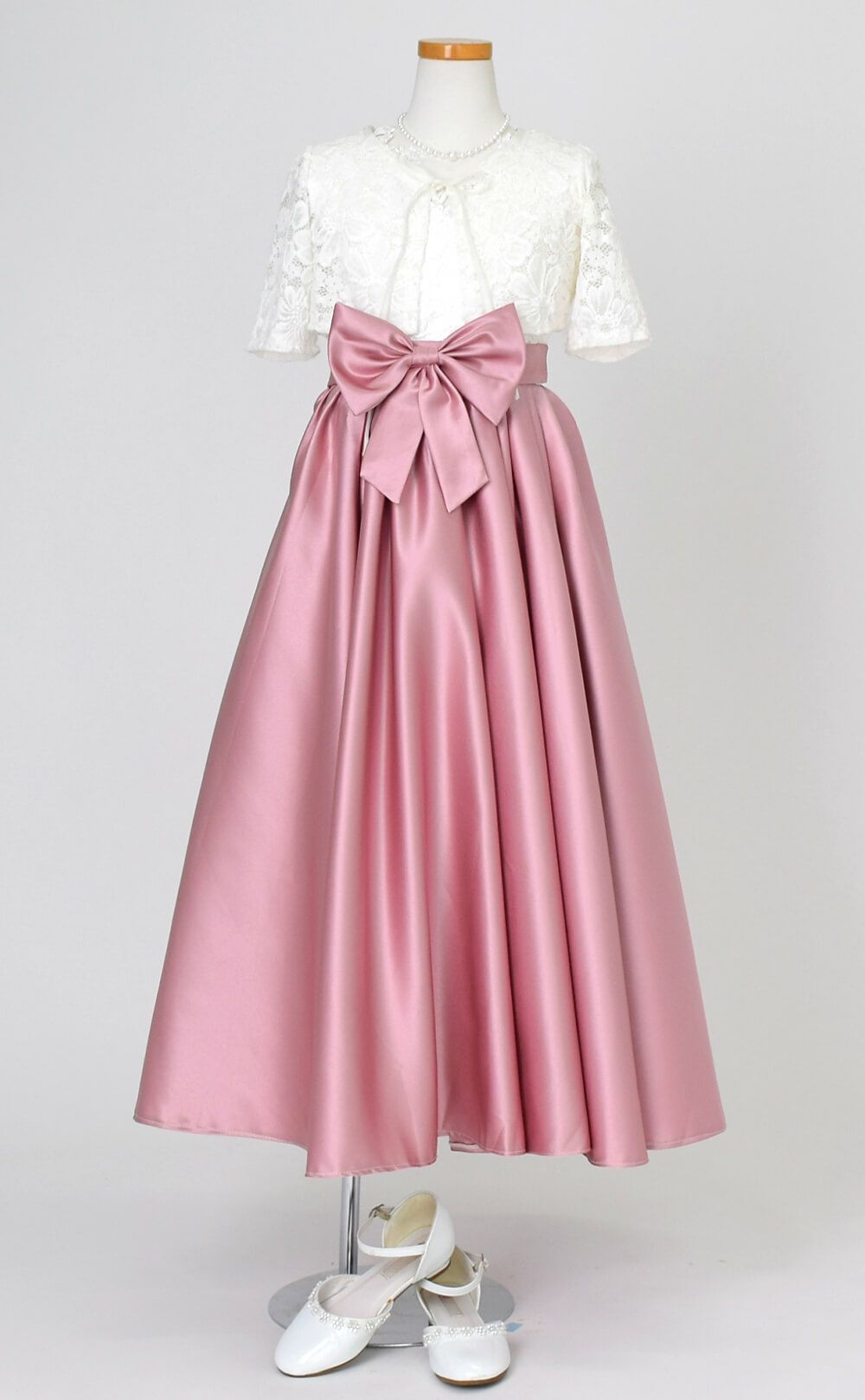 ピアノ発表会や結婚式にぴったりのカラーの女の子用キッズドレス。シンプルで美しいシルエットが魅力のAngel's Closetの子供ドレス レンタル商品（【レンタル】Vネックレース＆バイカラーサテンロングドレス(YP245) ダスティーローズ）｜画像9