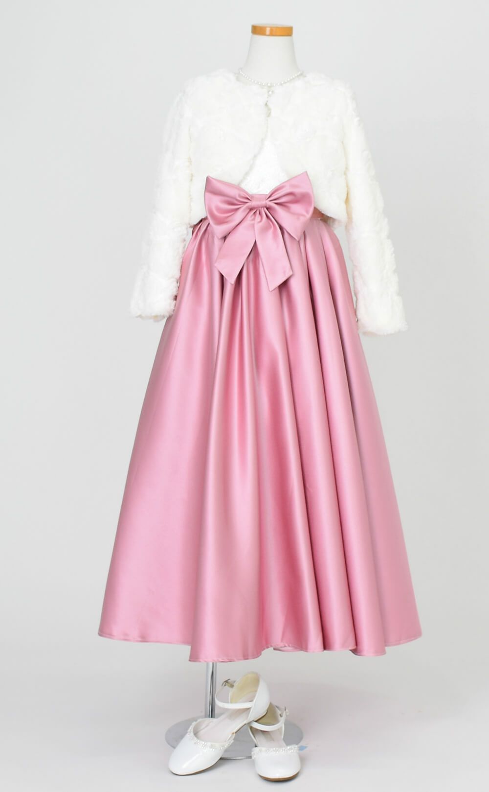 ピアノ発表会や結婚式にぴったりのカラーの女の子用キッズドレス。シンプルで美しいシルエットが魅力のAngel's Closetの子供ドレス レンタル商品（【レンタル】Vネックレース＆バイカラーサテンロングドレス(YP245) ダスティーローズ）｜画像11